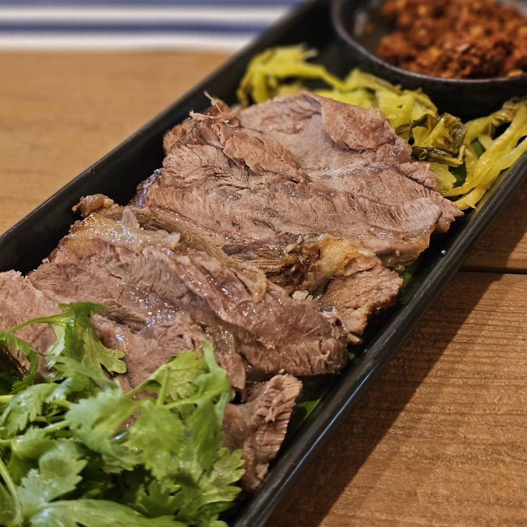 เฮือนขันโตก ขนมจีน บ้านน้ำพริก, Mira Cuisine, ถึงเจียงใหม่ คิทเช่น อาหารเหนือ, สบันงา, คุ้มขันโตก, ลำแต๊ๆ, หอมป้อมหอมเป, บ้านขันโตกฮาลาล