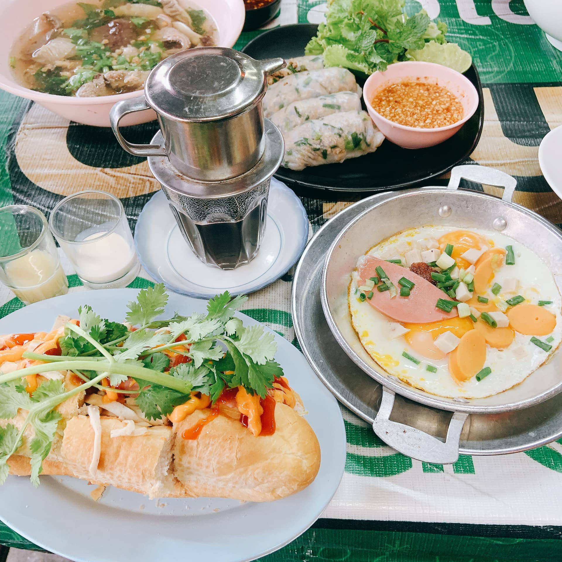 บ้านเฮง, บ้านป้าหลาย Breakfast &amp; Brunch , สุขนิยม, มาร์ อาหารเช้า ก๋วยเตี๋ยวต้มยำน้ำใส, • ญวน เร • อาหารเช้าเวียดนาม , ขอนแก่น, ร้านอาหารเช้าเอมโอช, ซุปเปอร์หมูอาหารเช้า, กอล์ฟ เอมโอช , ตี 5 - Breakfast, เฮียอู๋ เกาเหลาเลือดหมู, Eights A Day, ก๋วยเตี๋ยวเรือรสนิยมต้นตำรับ หมู่บ้านสายฝน ขอนแก่น, เฮือง ปากหม้อญวน ก๋วยจั๊บญวน ขอนแก่น, ชูรส - อาหารเช้า ขอนแก่น