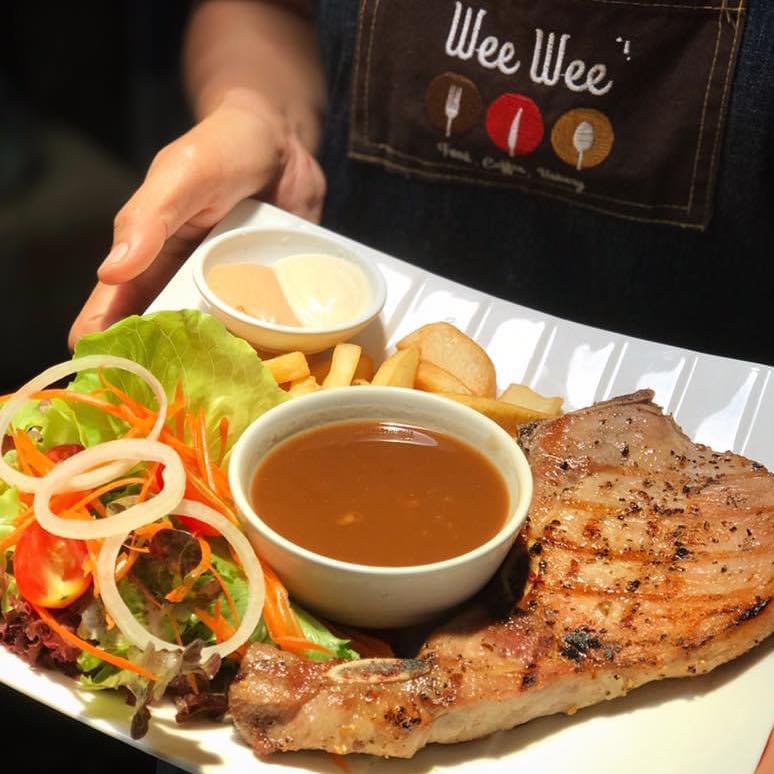 ฮอม Hom 2493, บ้านม่อนนกยูง, Kim's Cafe', ครัวจิ้นสด อาหารพื้นเมือง, ปั๋นใจ๋, สวนไซทอง ไส้กรอกเผาเตาดิน, ป้าแป้งเย็นตาโฟ ประตูชัย, ฮักเส้น ก๋วยเตี๋ยวต้มยำเมืองแพร่, ขนมเส้นน้ำย้อย กาดน้ำทอง -โจหยก, วีวี่ (weewee food and catering), ข้าวซอยเจ้เล็กประตูชัย แพร่, ร้านลาบป้ามา, ร่มไม้ใหญ่ เรสเตอรองท์, ร้านจิ้นนึ่งแม่หล่าย