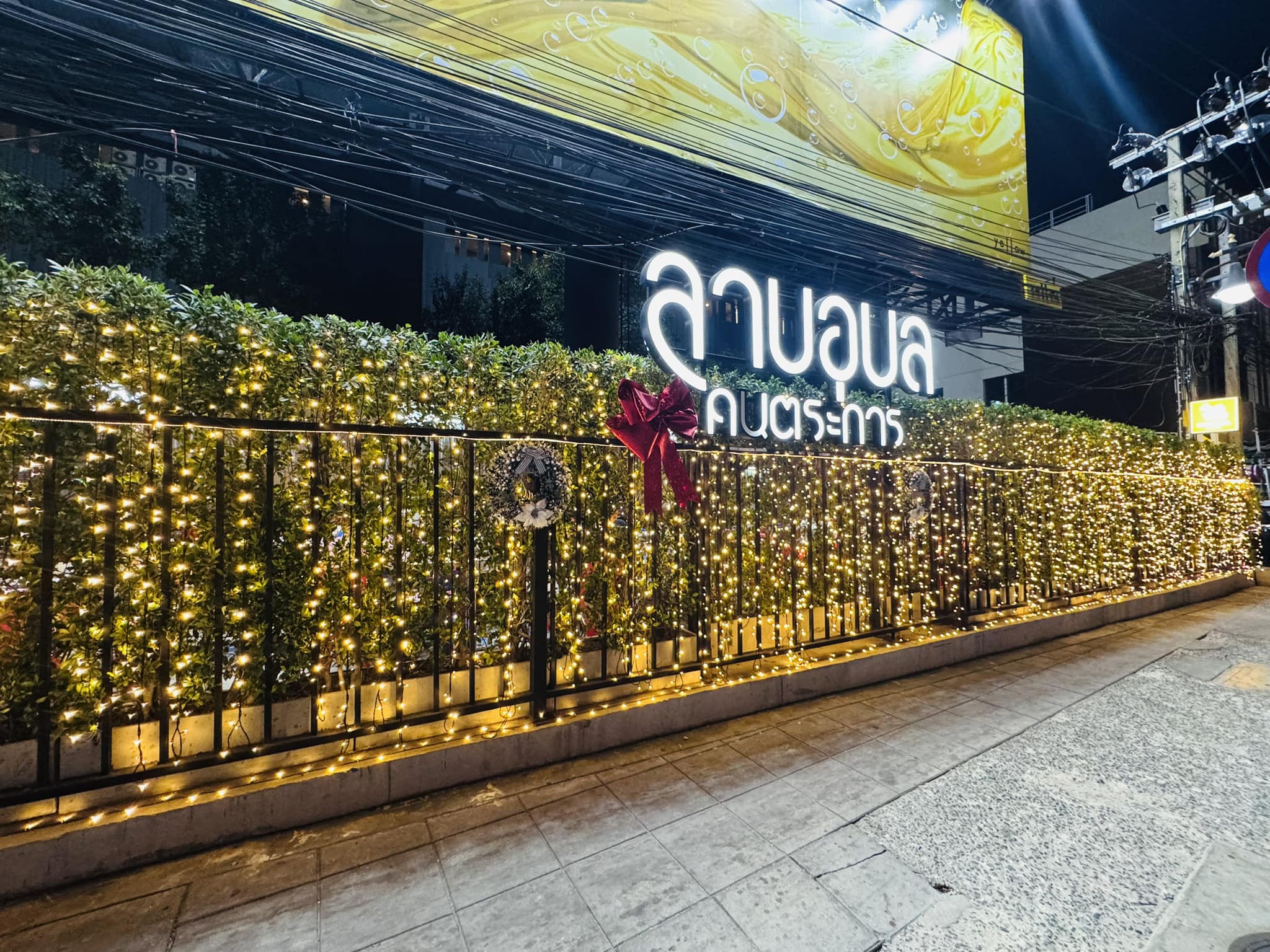 Brasserie 9, โจ๊กปรินซ์ บางรัก, Shelly House, ประจักษ์, Baan Khanitha Thai restaurants, สาขาสาทร, ก๋วยเตี่ยวลูกชิ้นปลาเจ้หลี, ขาหมูตรอกซุงบางรัก เจ้าเก่า, เอ๋กระเพาะปลา ตรอกซุง, ทอดมันกวางตุ้ง สีนวล, นายเม้ง บะหมี่ปู เกี๊ยวกุ้งยักษ์, Panlee Bakery, ร้านลาบอุบล คนตระการ สี่แยกสาทร สุรศักดิ์