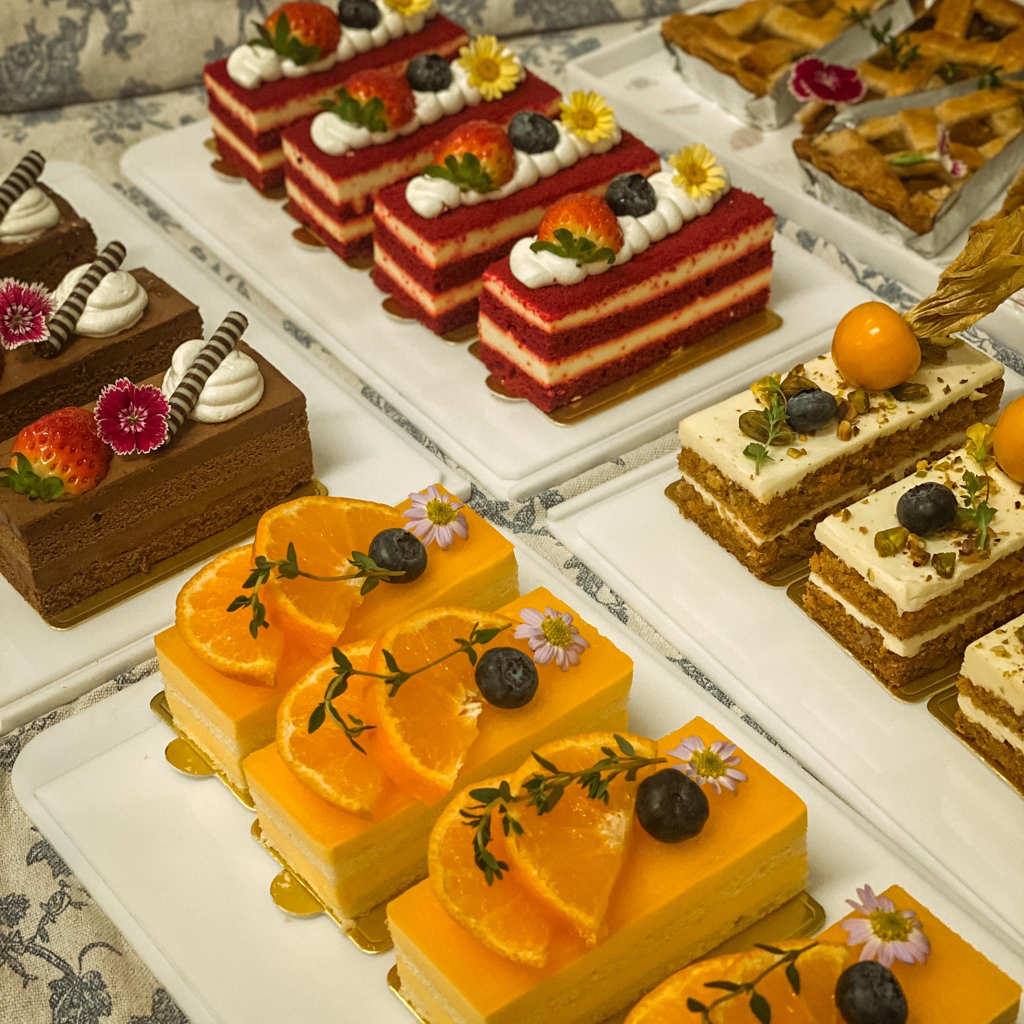 Pransuk, Khagee sriracha cafe, Manga Coffee &amp; Craft, Morning Glory Cafe, สาขาศรีราชา