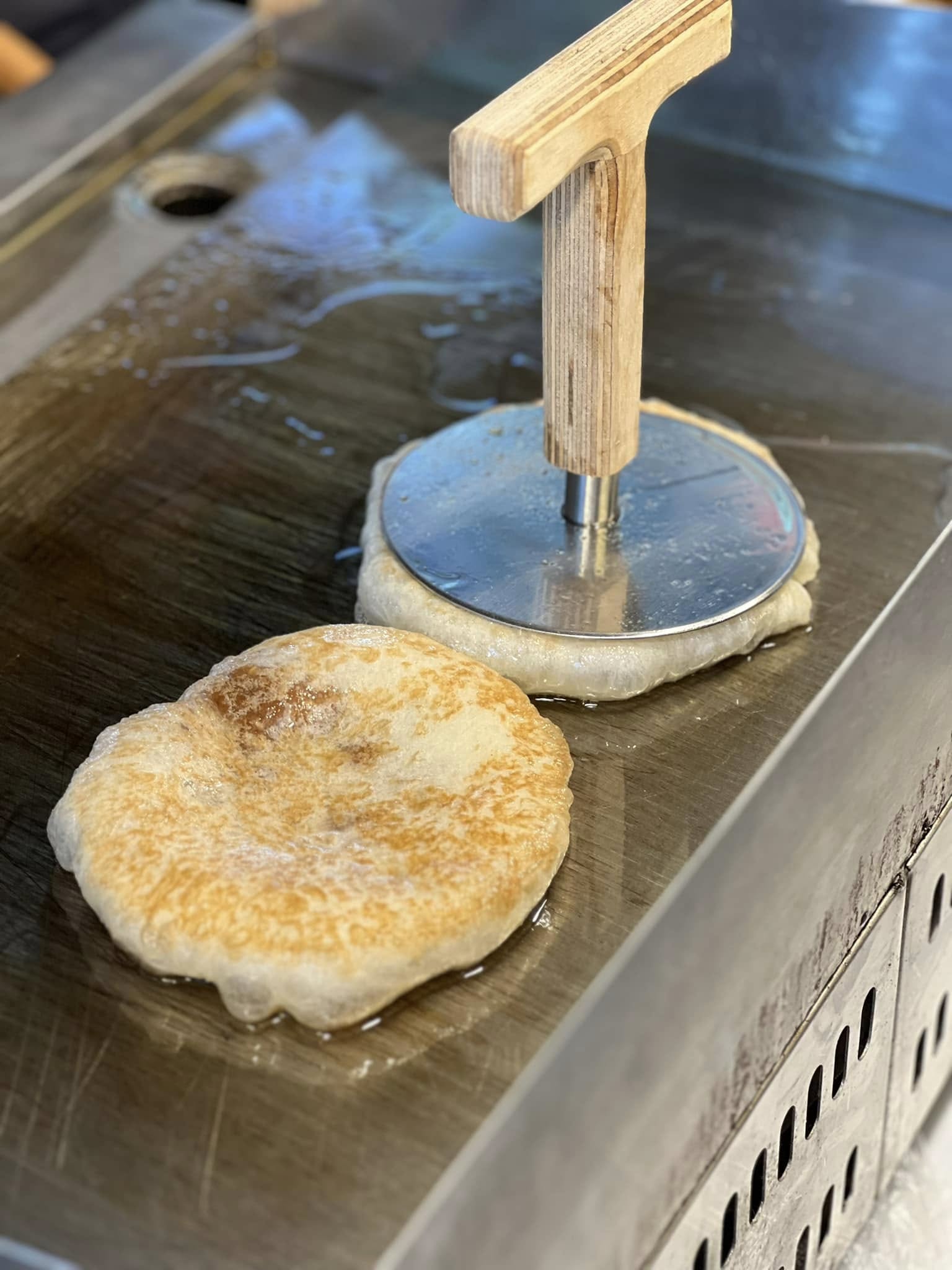 สามย่านมิตรทาวน์, TP TEA Thailand, Seoul_hotteok_bkk, Karayama Thailand, Yuanmingyuan หยวนหมิงหยวนเส้นหมี่ 元銘緣米粉 Thailand , สามย่านมิตรทาวน์, MOS BURGER Thailand สามย่าน มิตรทาวน์, พันละวัน-Pun le one สามย่าน มิตรทาวน์, เนื้อแท้, Youngdabang, K-StrEAT, BangBao, THE COFFEE CLUB THAILAND, A Ramen, Shinkanzen sushi, สาขาสามย่านมิตรทาวน์