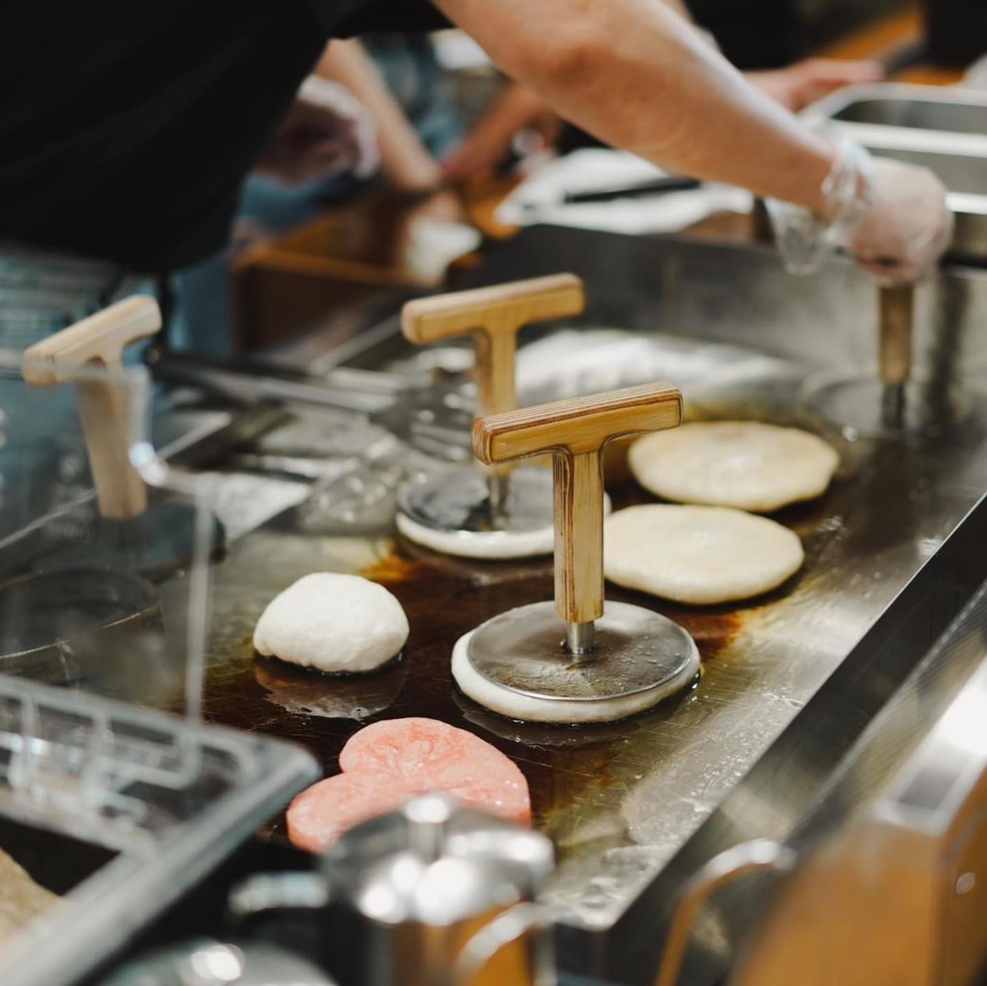 สามย่านมิตรทาวน์, TP TEA Thailand, Seoul_hotteok_bkk, Karayama Thailand, Yuanmingyuan หยวนหมิงหยวนเส้นหมี่ 元銘緣米粉 Thailand , สามย่านมิตรทาวน์, MOS BURGER Thailand สามย่าน มิตรทาวน์, พันละวัน-Pun le one สามย่าน มิตรทาวน์, เนื้อแท้, Youngdabang, K-StrEAT, BangBao, THE COFFEE CLUB THAILAND, A Ramen, Shinkanzen sushi, สาขาสามย่านมิตรทาวน์