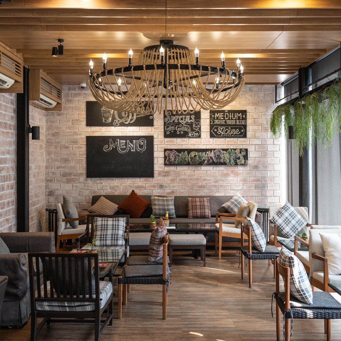 Pransuk, Khagee sriracha cafe, Manga Coffee &amp; Craft, Morning Glory Cafe, สาขาศรีราชา