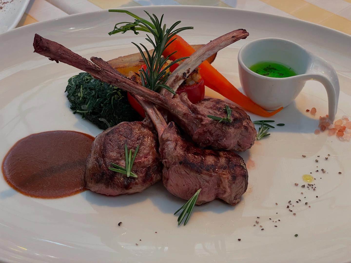 Pizzeria Limoncello, เชฟถนอม, กลมกล่อม BY CHEF AKE, Ciao Pizza, Pizza Aroy, Pizza Massilia, Grazie Pizzeria, The Garden Dough, Lanta Pizzeria, Mama Dolores, PizzaPazza, Dressage Horse Café, Pizzazo, Shelter Pizza พิซซ่าเตาถ่าน