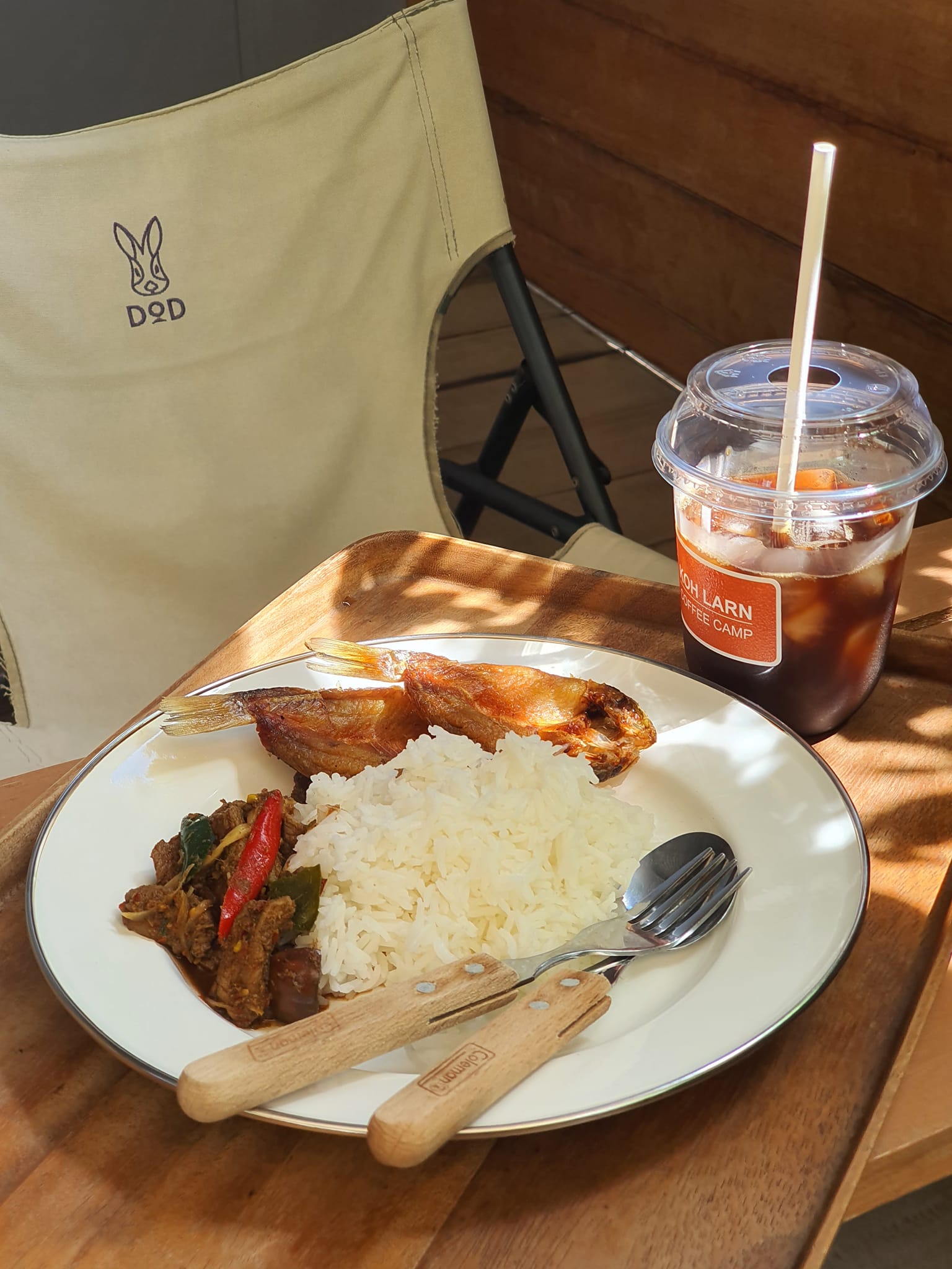 Pakron - พักร้อน เกาะล้าน, Fat Submarine Cafe, เกาะล้านคอฟฟี่แคมป์, Maharak Cafe, Never too small kohlarn, Love on sea, บัวลอยวันวานคาเฟ่ เกาะล้าน