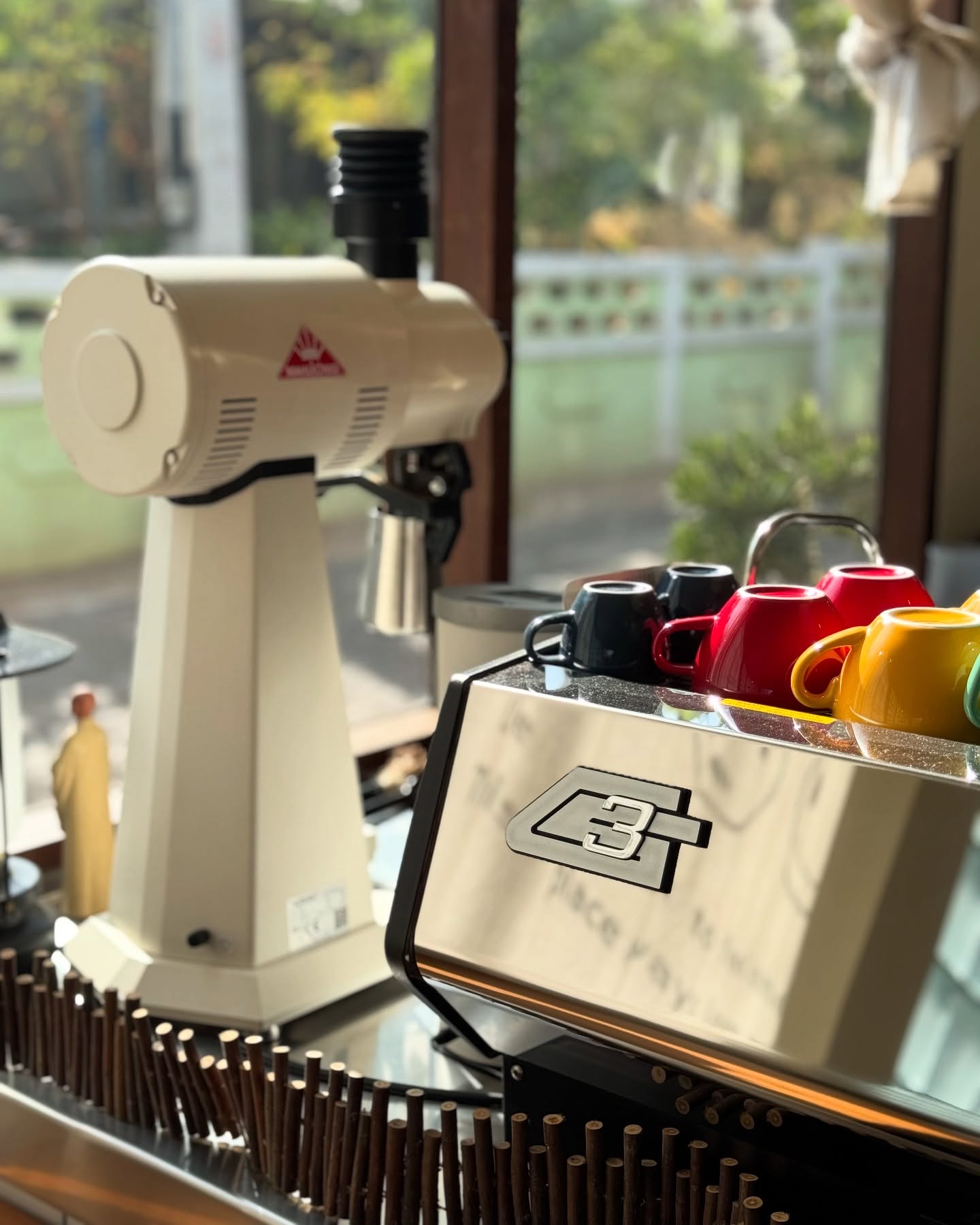 Pakron - พักร้อน เกาะล้าน, Fat Submarine Cafe, เกาะล้านคอฟฟี่แคมป์, Maharak Cafe, Never too small kohlarn, Love on sea, บัวลอยวันวานคาเฟ่ เกาะล้าน