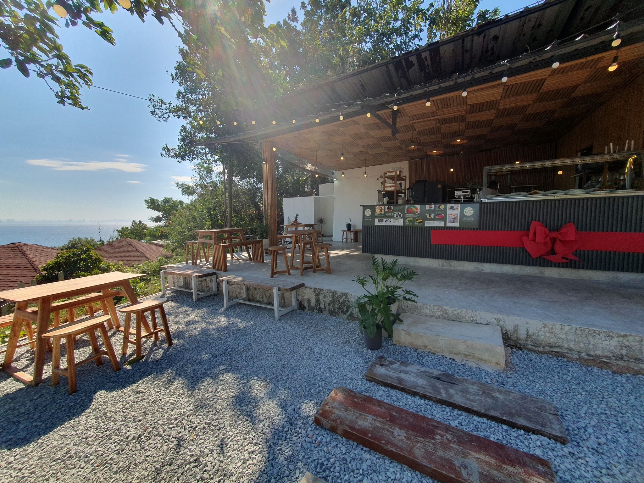 Pakron - พักร้อน เกาะล้าน, Fat Submarine Cafe, เกาะล้านคอฟฟี่แคมป์, Maharak Cafe, Never too small kohlarn, Love on sea, บัวลอยวันวานคาเฟ่ เกาะล้าน