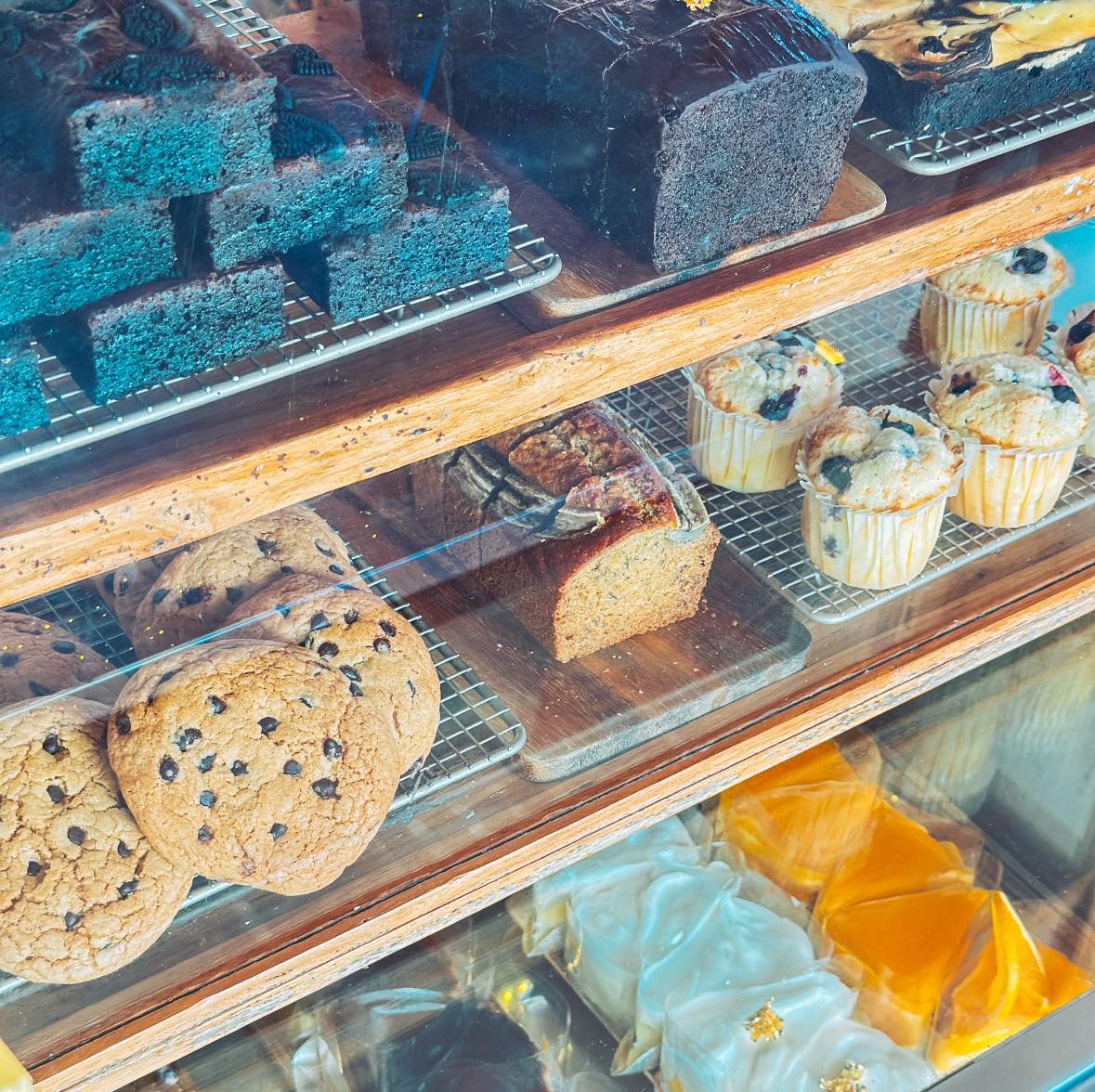 Pakron - พักร้อน เกาะล้าน, Fat Submarine Cafe, เกาะล้านคอฟฟี่แคมป์, Maharak Cafe, Never too small kohlarn, Love on sea, บัวลอยวันวานคาเฟ่ เกาะล้าน