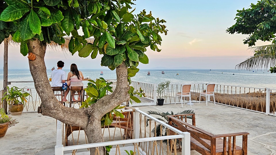 Pakron - พักร้อน เกาะล้าน, Fat Submarine Cafe, เกาะล้านคอฟฟี่แคมป์, Maharak Cafe, Never too small kohlarn, Love on sea, บัวลอยวันวานคาเฟ่ เกาะล้าน