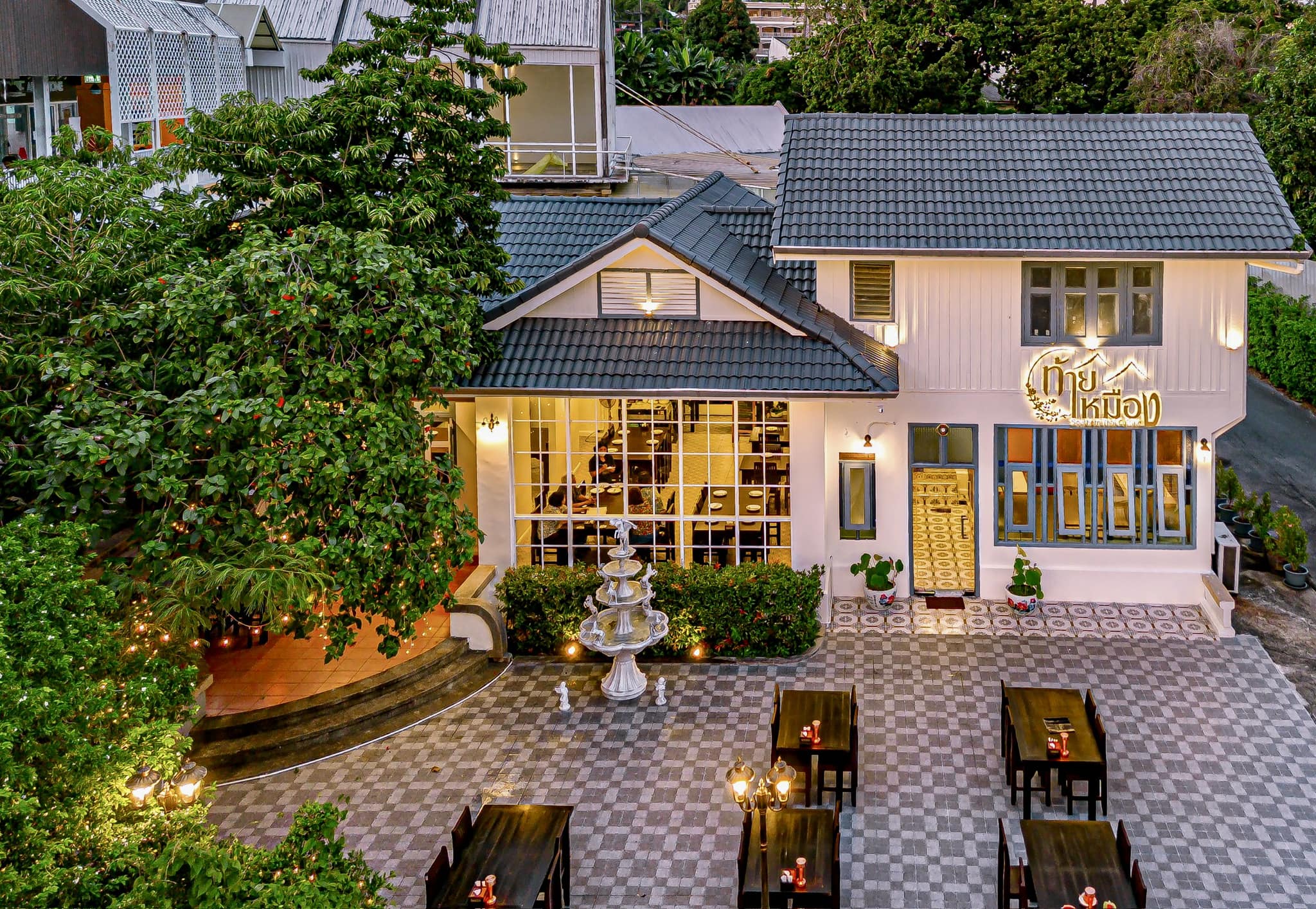 ท้ายเหมือง ร้านอาหารพื้นเมืองภูเก็ต, ชมจันทร์ Chomchan by Onechun, พิเศษ, หมอมูดง ภูเก็ต, ร้านเป็ดย่างเมโทรภูเก็ต - Since 1971, ตู้กับข้าว, โรตีน้ำแกงแถวน้ำ "ภูเก็ตมุสลิม"