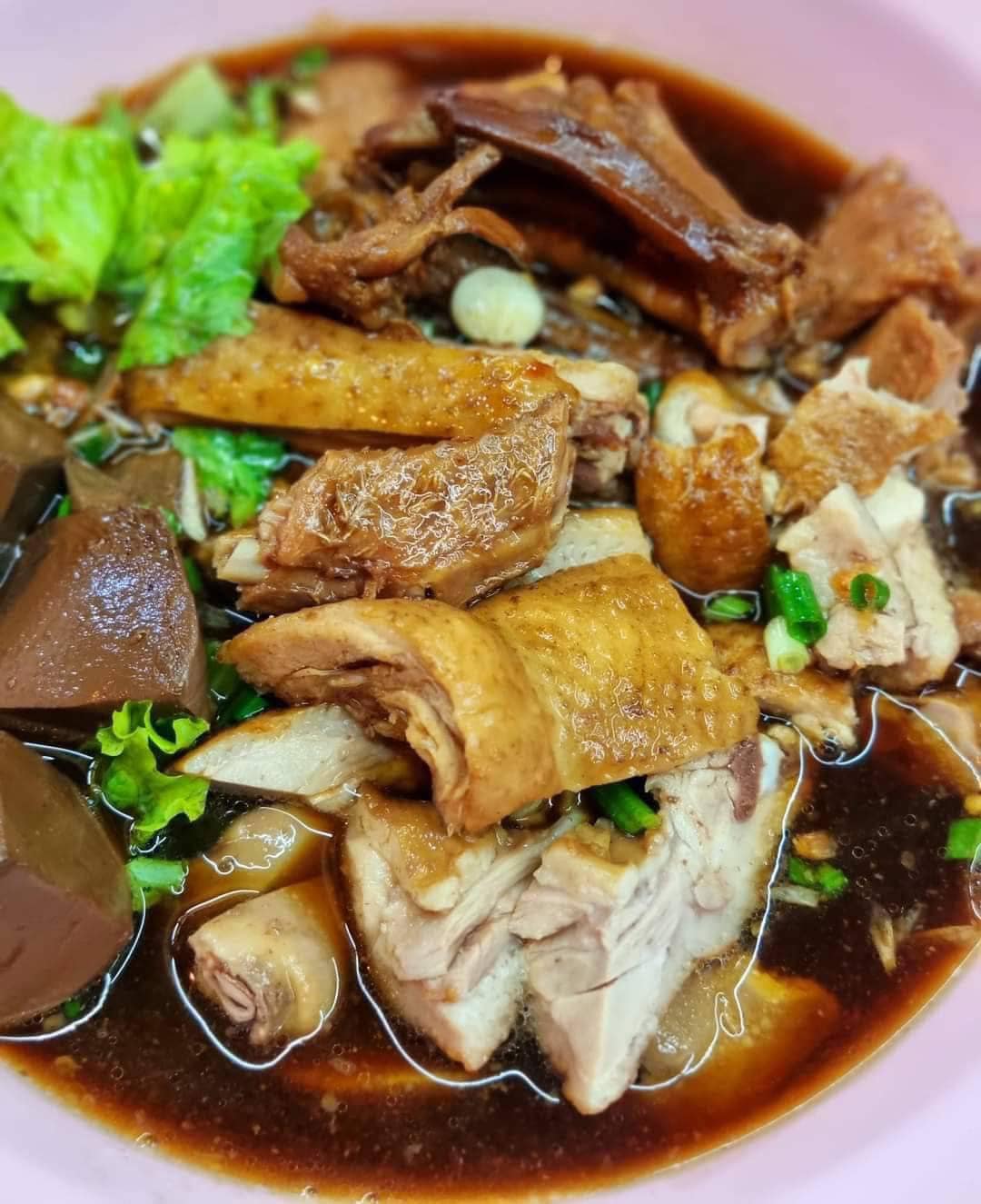 นิยมบุฟเฟ่ต์ ก๋วยเตี๋ยวไก่มะระ, ก๋วยเตี๋ยวเรือ จ้าวคุณ Jaokhun ปากน้ำ สมุทรปราการ, นายท่าน, เฮียปิงลูกชิ้นปลาหมึก, สำรวยก๋วยเตี๋ยวเนื้อ วัดอโศการาม, ก๋วยเตี๋ยวเรือเติมบุญ, ก๋วยเตี๋ยวปลื้ม เนื้อตุ๋น หมูตุ๋น, ก๋วยเตี๋ยวเนื้อ เจ๊หงษ์ แพรกษา, ก๋วยเตี๋ยวเป็ดเจ๊เต็ง, ต.รุ่งโรจน์ ลูกชิ้นปลา, เนื้อตุ๋น แม่ประคำ อร่อยที่สุดในโลก 24 ชม., เจ๊ลี ก๋วยเตี๋ยวเรืออยุธยา รสเด็ด, ติ๋มก๋วยเตี๋ยวเป็ด, ก๋วยเตี๋ยวลูกชิ้นยักษ์ - สะพานเขียว, ก๋วยเตี๋ยวดาวทอง, ก๋วยเตี๋ยวข้ามฟาก, สถานีรถไฟฟ้าทิพวัล-แบริ่งเก่า, ก๋วยเตี๋ยวเรือตรากบ ปั๊ม ปตท.สมจิตร, เจ๊ดา ก๋วยเตี๋ยวเป็ด ปากน้ำ
