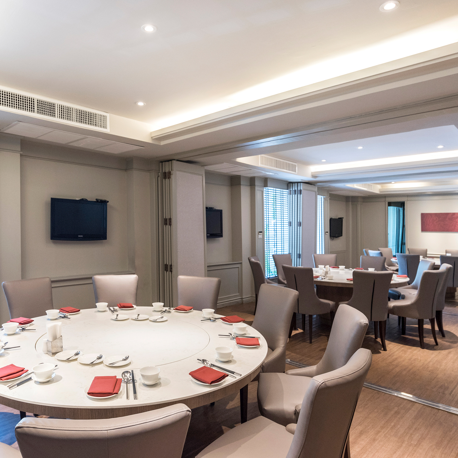 Bai Yun Chinese Restaurant, Banyan Tree Bangkok, เดอะมัลเบอร์รี ไชนีส คูซีน, The Berkeley Hotel Pratunam, ภัตตาคารจีนอีสต์โอเชี่ยน, SC Park Hotel, Fei Ya, ห้องอาหารจีน หลิว, Conrad Bangkok, LIN-FA Chinese Restaurant