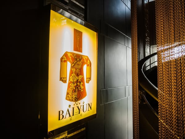 Bai Yun Chinese Restaurant, Banyan Tree Bangkok, เดอะมัลเบอร์รี ไชนีส คูซีน, The Berkeley Hotel Pratunam, ภัตตาคารจีนอีสต์โอเชี่ยน, SC Park Hotel, Fei Ya, ห้องอาหารจีน หลิว, Conrad Bangkok, LIN-FA Chinese Restaurant