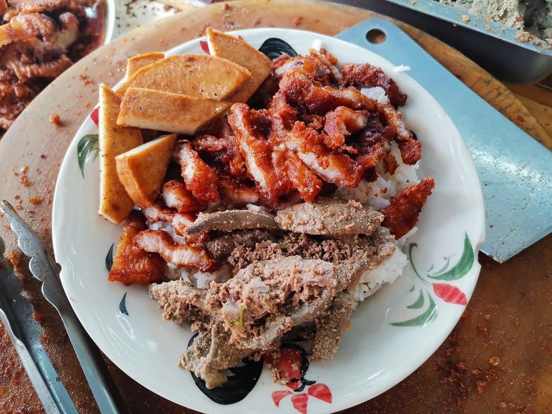 แชมป์ข้าวหมูทอด, สาขาพัทยา, หมูทอด BunBun, หมูทอด โพธิ์งาม - Rare Item, เหนียวหมู DRIVE THRU by i-Dle, ติดลม หมูทอดปลาร้า Delivery, หมูทอดเบรกแตก, หมูทอดจับกัง, หมูทอดราชวัตร, กินกันหมูทอด, หมูทอดติดฟัน, หมูหม้อเทพ, หมูทอดชาววัง, หมูทอดเจ๊จง, เฮงจัง หมูกระเทียม, Zaabmootod, ซุปเปอร์หมูทอด, แม่น้อยหมูทอด