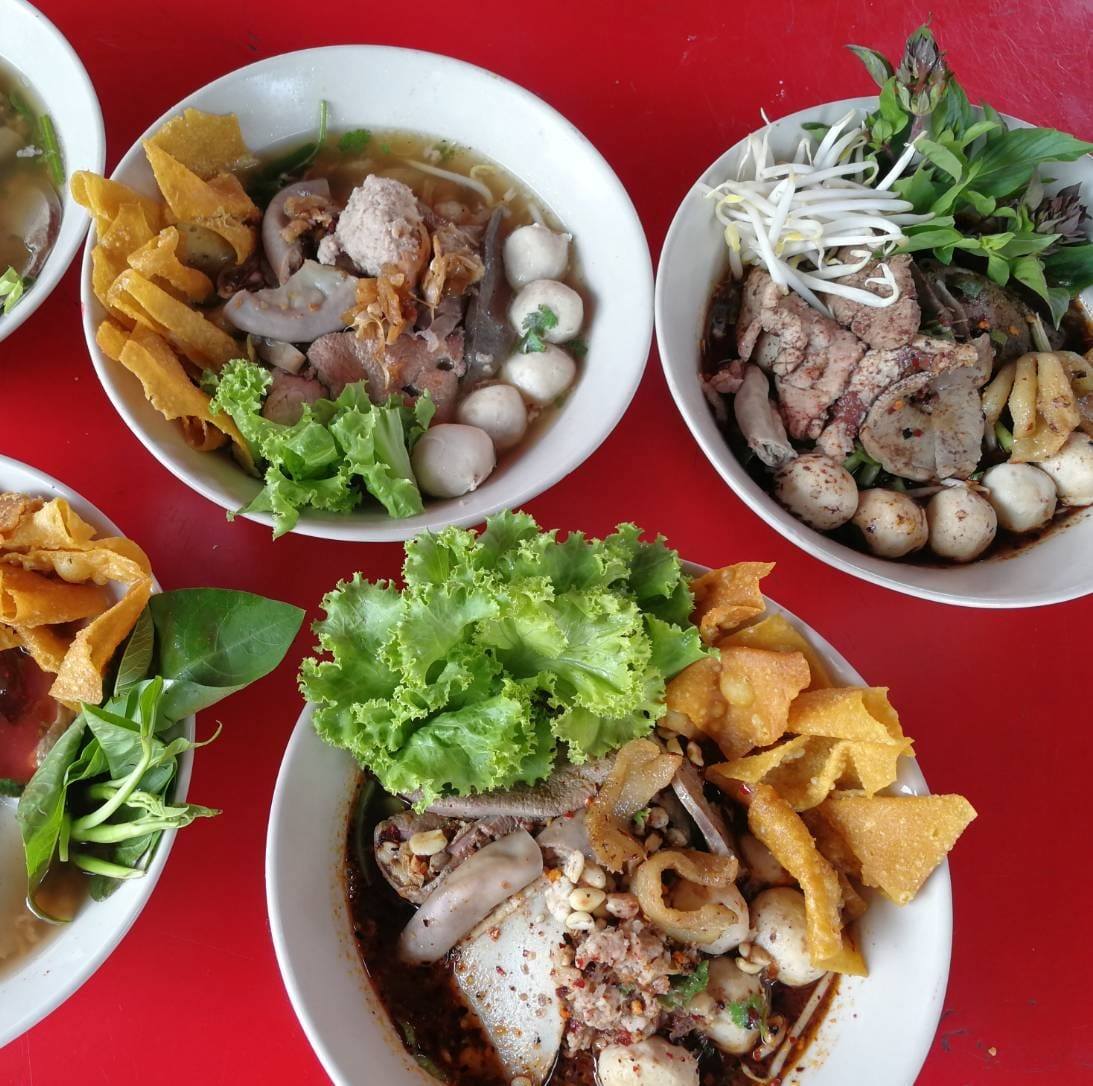 ก๋วยเตี๋ยวต้มยำเจ้ดำ200ปี, ก๋วยเตี๋ยวต้มยำนายฮัน, ปากแดงก๋วยเตี๋ยวต้มยำ, บ้านก๋วยเตี๋ยวต้มยำหมูเด้ง ลาดพร้าว101, ก๋วยเตี๋ยวต้มยำไข่ลาวา, ก๋วยเตี๋ยวต้มยำกากหมู สูตรโบราณ ท่าน้ำนนท์, เด็กเส้น, พี่อ้อ ก๋วยเตี๋ยวต้มยำกุ้ง