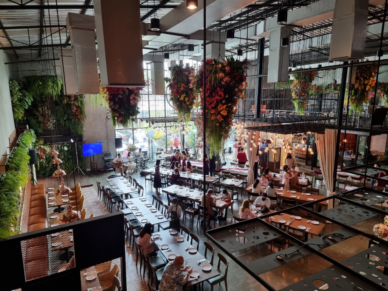 Grande Centre Point Ploenchit, ครัวจำแลง แปลงกาย, Sortrel Sathorn, บ้านน้ำเคียงดิน, ปลาอยู่เย็น, Samsen Villa, ครัวกรุงเทพ, Maldives Maodeep, Waterside Karaoke Restaurant, Little tree, The local Restaurant, Chocolate Ville, Ther Dining &amp; Bar, บ้านสุขนิยม, สวนอาหารบางบัว, แบมบูใหญ่, Craft Home , สวนอาหารซุ้มไผ่ เรโทร