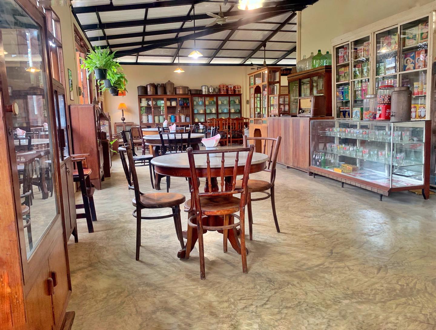 กอบัว, บ้านอาหารไทย, บ้านบัว, บ้านรั้วไม้ Cuisine &amp; Cafe, ครัวหอมมันปู, ร้านไหน อุทยานหินเขางู ราชบุรี, สวนอาหาร รางตาล, Pakmud แซ่บหมูทะ, สาขาโพธาราม, ถึงพริกถึงขิง, มะม่วงคู่, เนื้อต้มบ้านสิงห์ เจ๊ติ๋ม, โกรกแดง, ชุมทางของอร่อย, Mainichi365, Octospider restaurant, Lim cafe Photaram, ครัวตะนาวศรี สวนผึ้ง ราชบุรี, อาตี๋โกปี๊, โอปอชิฟฟ่อนเค้ก, ก๋วยเตี๋ยวปลาแม่กลอง, ติ๋มเค้กมะพร้าวอ่อน, ก๋วยเตี๋ยวโบราณป้าฮวย, โอ่งข้าวโอ่งน้ำ, ครัวม่อนไข่ สวนผึ้ง ราชบุรี, ShabuDo