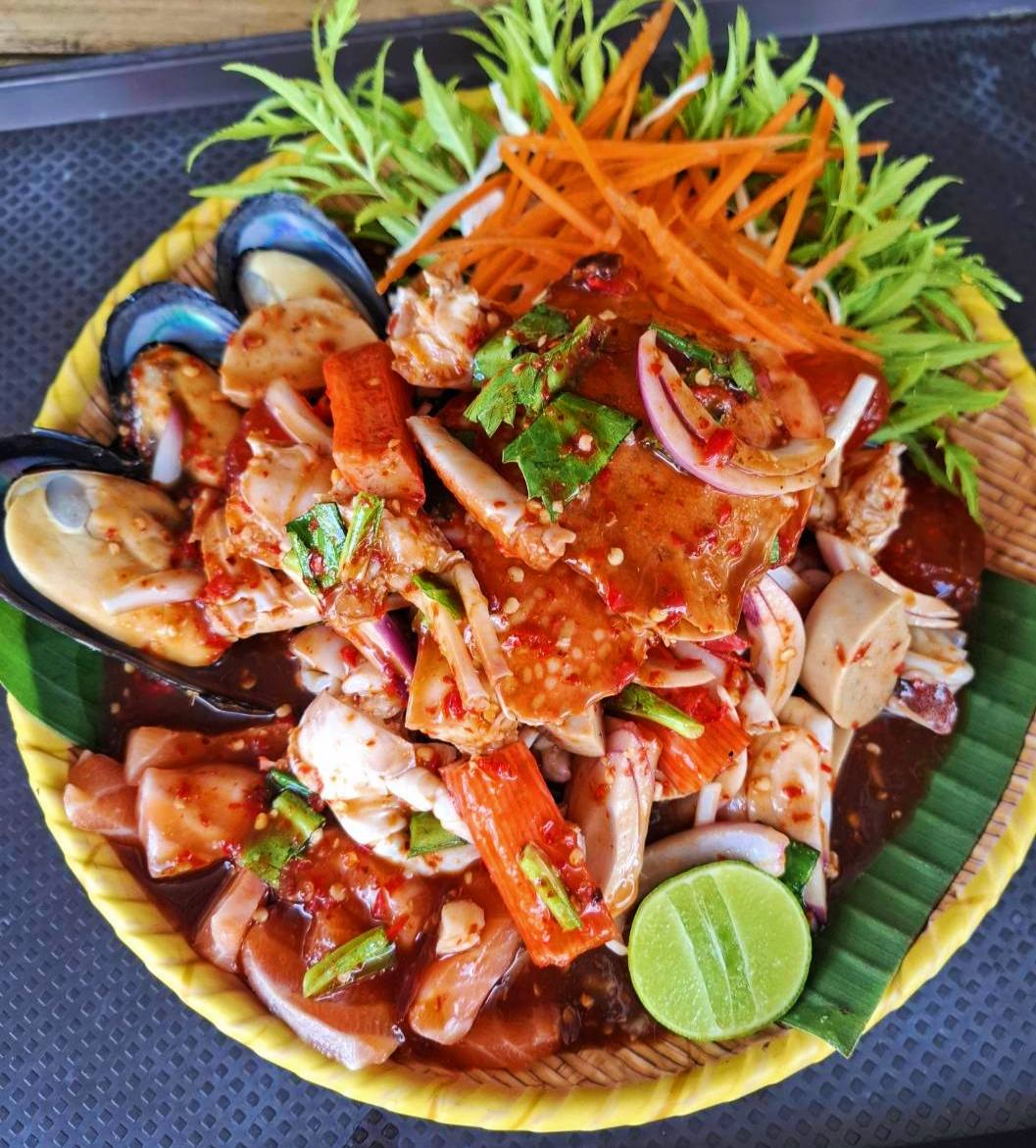 สวนชื่นสุข, Ar Restaurant Hatyai 嗳, ศิริ ต้มเลือดหมูหาดใหญ่, ไก่กรอบพี่เน่, ในรู, กุ๊กชัยติ่มซำ-ก๋วยเตี๋ยวราดหน้าปลากะพง, ร้านใต้ขอย ซอยตัน, กันเอง, หนานหยวน บะหมี่เกี๊ยวกุ้ง, สาขาปุณณกัณฑ์, ป่ายาง, บ้านก้ามปู, โชคดีแต่เตี้ยม บะกุ๊ดเต๋, ไก่ทอดหาดใหญ่มีนา, ร้านราดหน้าโกฉ่อน, ขนมจีนป้าชื่น, Space Bar, ขนมไข่เตาถ่านน้องนิล&amp;คาเฟ่, ข้าวต้มรถแดง