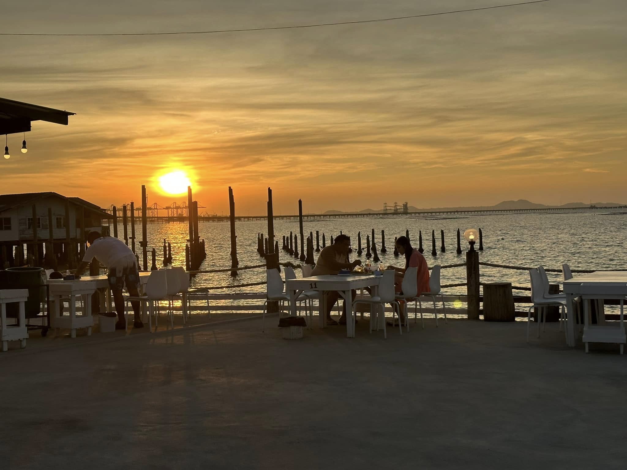 Pop View, ครัวบ้านกลางทะเล, Ripple Sea, ร้านลับหมึกช๊อต อ่าวอุดมซอย17, ร้านป๋าดำซีฟู้ด, ป้าแอ๊ดซีฟู๊ด, ติดดินซีฟู้ด, มุมอร่อย ศรีราชา, TOH CREW, เรือนน้ำซีฟู๊ด ศรีราชา, ครัวทะเล จันผา, ร้านอาหาร เฒ่าทะเล ซีฟู๊ด อ่าวอุดม, ร้านป้อมกินแล้วรวย