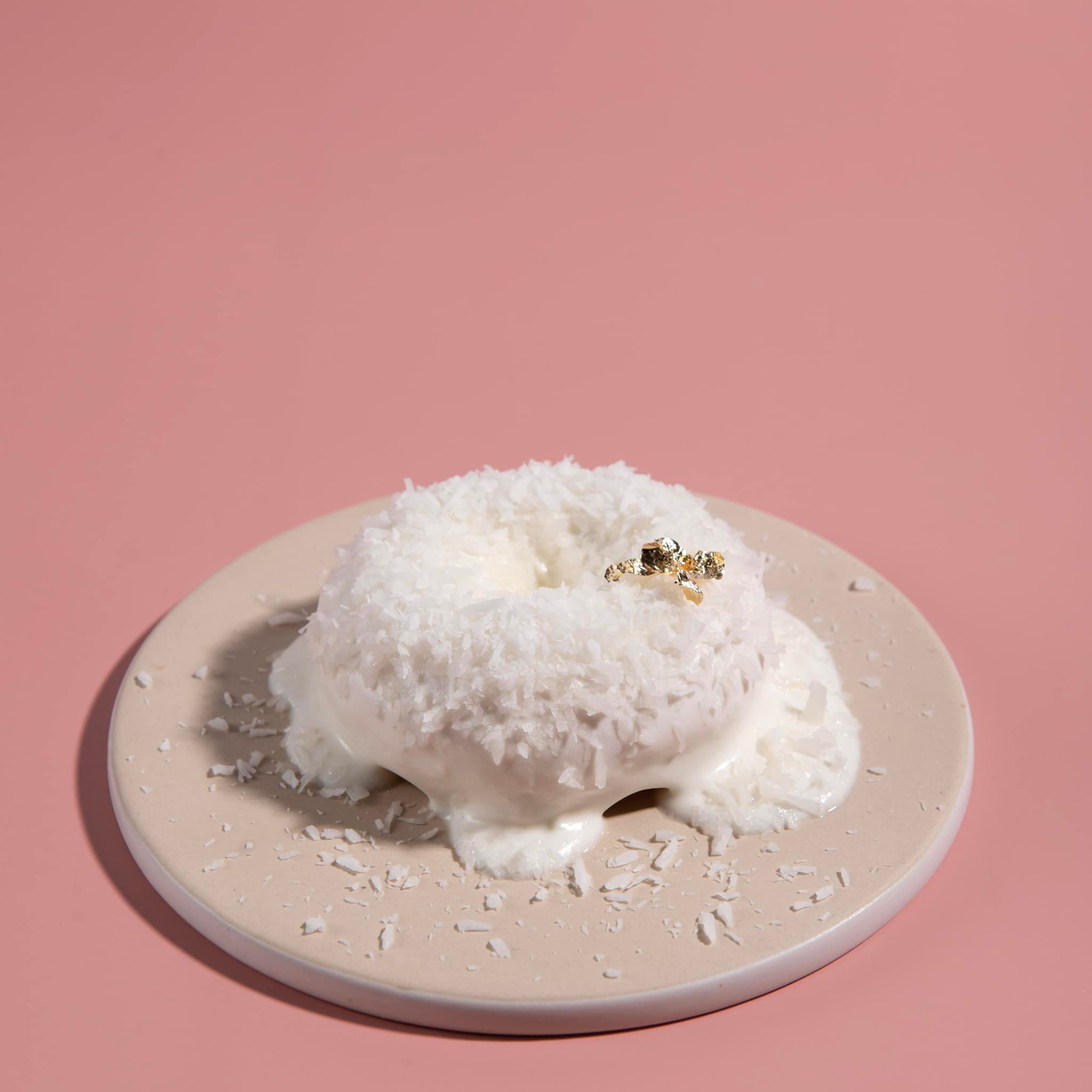 แดงราชาหอยทอด, เปาะเปี๊ยะสด ตรอกสุกร, SO-K cafe, เช็งซิมอี๊ (แป้งกลมอารมณ์ดี), ก๋วยเตี๋ยวตรอกโรงหมู, ข้าวมันไก่พิชัยไก่ตอน, Scoopp, ข้าวขาหมู "มันอยู่ในกระทะ"ตรอกโรงหมู, เบ๊ซุ่นหลี, สีมรกต, สุกี้เตาถ่าน ตรอกโรงหมู, Amass coffee art toys, Kanom Donut, ก๋วยเตี๋ยวหมูตุ๋นเจ๊ปู