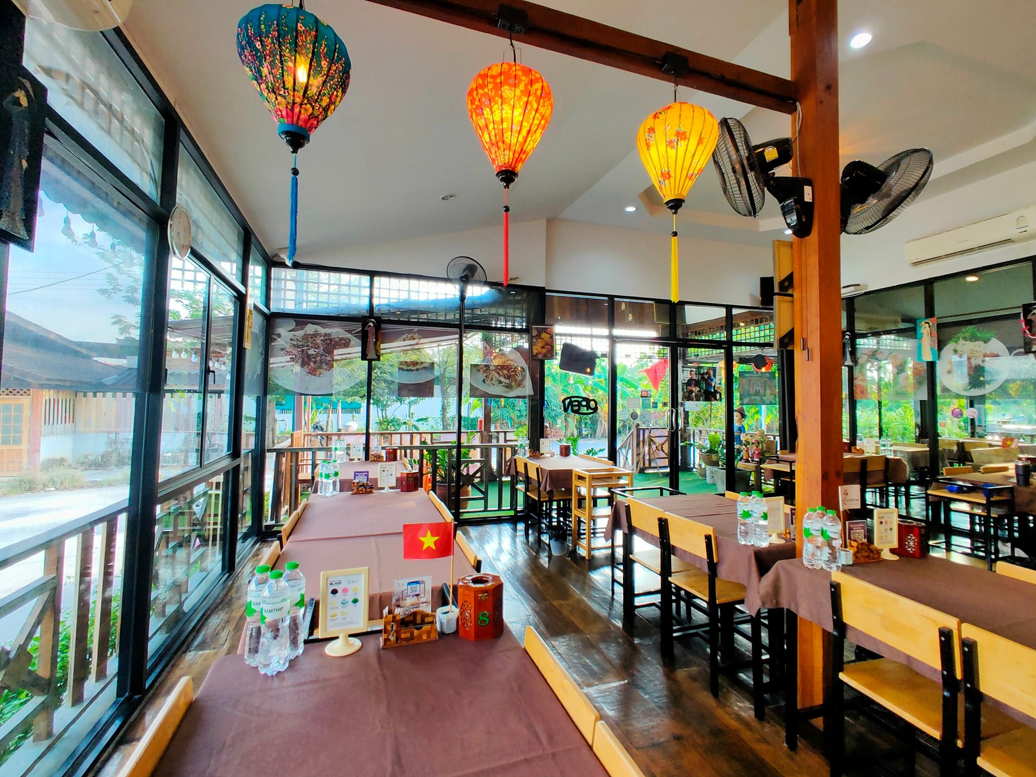 อิ่มเอิบแหนมเนือง, แอมเฮือง อาหารเวียตนาม, M.J. แหนมเนือง หนองคาย พลับพลาชัย, Arunee Cuisine, เชิญตะวัน, คำม่วน แหนมเนือง, สาขาหทัยราษฏร์, บ้านเวียดนาม คลอง4, Winner House, Pho Van, พี่หยองแหนมเนือง, วิลลี่แหนมเนือง Delivery, So Saigon เมืองทองธานี, กรีน แหนมเนือง, Saigon Recipe, Eat Viet, ครัวเมืองเว้ ลาว-ญวน, แหนมเนืองลับแล, แหนมเนืองคุณอ้อ, ลองดู, SAIGON VIETNAMESE RESTAURANT, โรงแรม ASIA HOTEL, VT แหนมเนือง, สาขาพระราม9, MJ แหนมเนืองอาหารเวียดนาม-อีสาน ทวีวัฒนา, ยัมมี่ แหนมเนือง เซ็นจูรี่ อ่อนนุช, Thuyền, แหนมเนืองนายช่าง Delivery