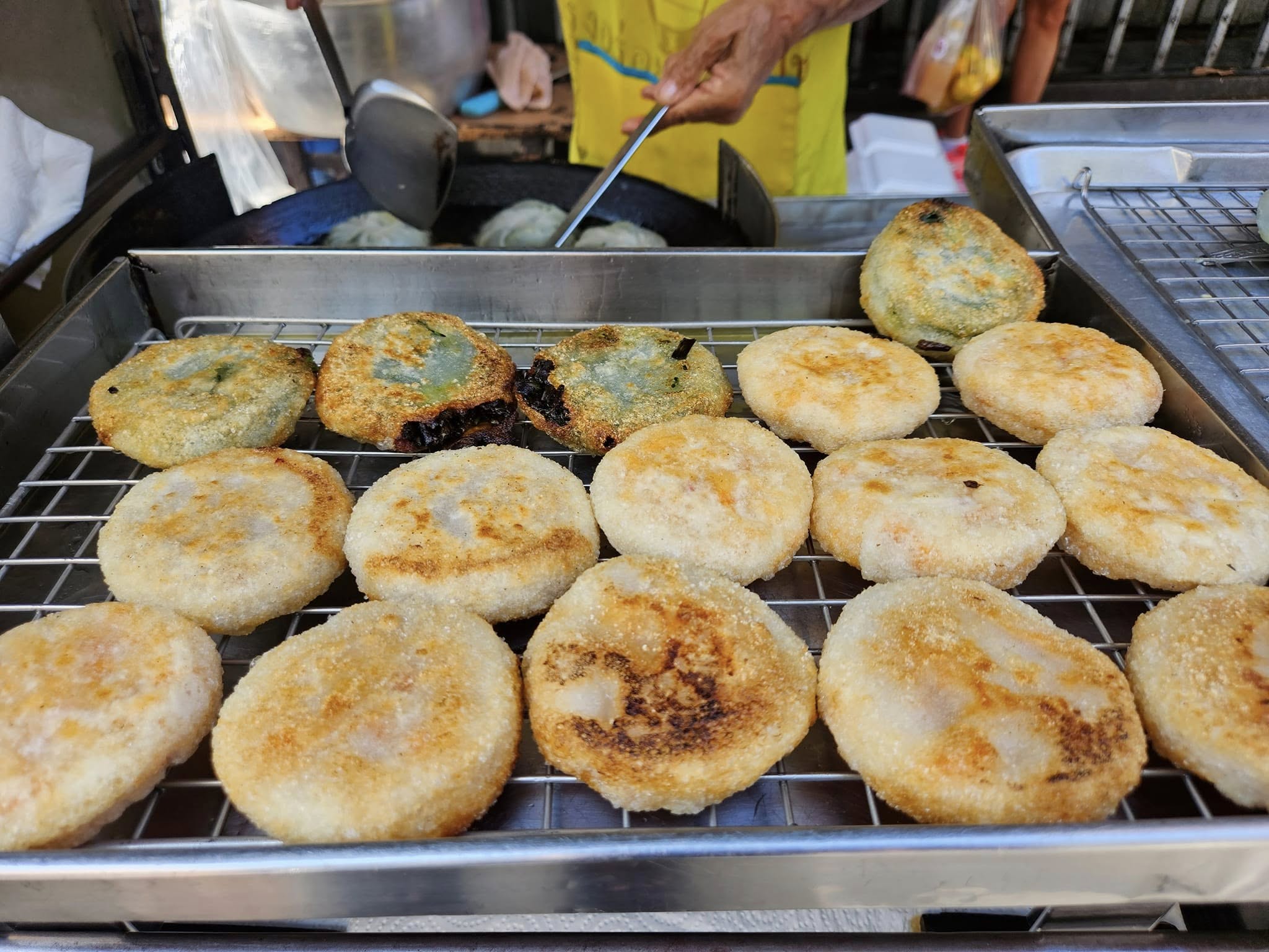 ร้านอาตี๋กุยช่าย, ร้าน ขนมกุยช่าย นายฮี้, กุยช่ายมิสหมวย, กุยช่ายสะพานหัน, ปากร้ายกุ้ยช่ายทอดตอกไข่, ขนมกุยช่ายนายพี, กุยช่ายคุณย่าวิไล, กระเพาะปลาเจ๊เอ็ง, กุยช่ายอาแปะเจ้าเก่า, อาเฟงลี่, ขนมกุ๋ยช่ายเจ๊ต้อย, กุ้ยช่ายคุณแม่, กุยช่ายเจ๊มล, กุยช่ายคุณแอ๋ววังหลัง, ท้องย้อยกุยช่าย, กุยช่ายเจ๊หมวย, เพลินเพลิน กุยช่ายทอดกรอบ