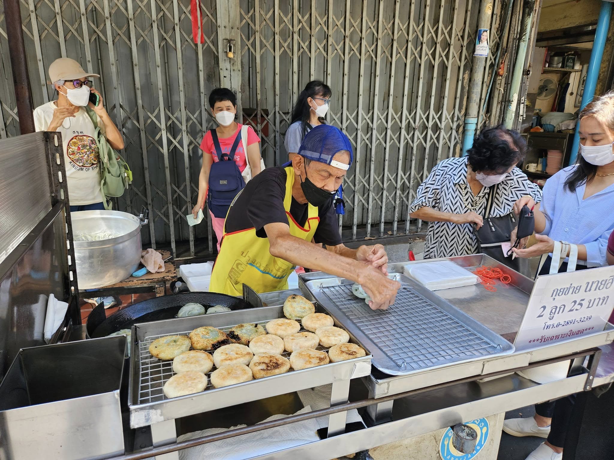 ร้านอาตี๋กุยช่าย, ร้าน ขนมกุยช่าย นายฮี้, กุยช่ายมิสหมวย, กุยช่ายสะพานหัน, ปากร้ายกุ้ยช่ายทอดตอกไข่, ขนมกุยช่ายนายพี, กุยช่ายคุณย่าวิไล, กระเพาะปลาเจ๊เอ็ง, กุยช่ายอาแปะเจ้าเก่า, อาเฟงลี่, ขนมกุ๋ยช่ายเจ๊ต้อย, กุ้ยช่ายคุณแม่, กุยช่ายเจ๊มล, กุยช่ายคุณแอ๋ววังหลัง, ท้องย้อยกุยช่าย, กุยช่ายเจ๊หมวย, เพลินเพลิน กุยช่ายทอดกรอบ