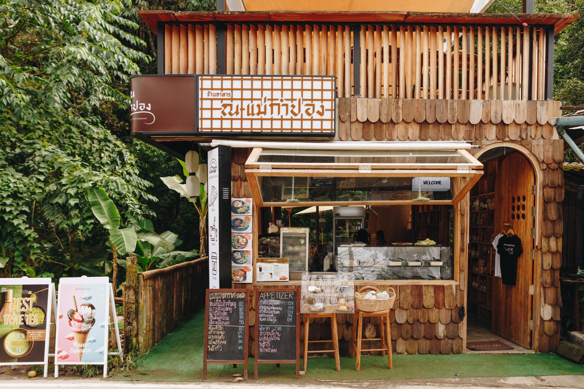 บ้านอิงดาว แม่กำปอง, Ma Du Doi Coffee แม่กำปอง, Teddu Coffee - Baansuphanbhum, ชมนกชมไม้, บ้านพักลุงปุ๊ด &amp; ป้าเป็ง แม่กำปอง, Pirunya Coffee, ร้านกาแฟฮ่อมดอย &amp; อาร์ตแกลเลอรี่ แห่งขุนเขา แม่กำปอง, บ้านหลงเขา แม่กำปอง &amp; ฮักเขา ฟาร์มสเตย์, ระเบียงวิวแม่กำปอง, ณ แม่กำปอง ร้านอาหารแม่กำปอง