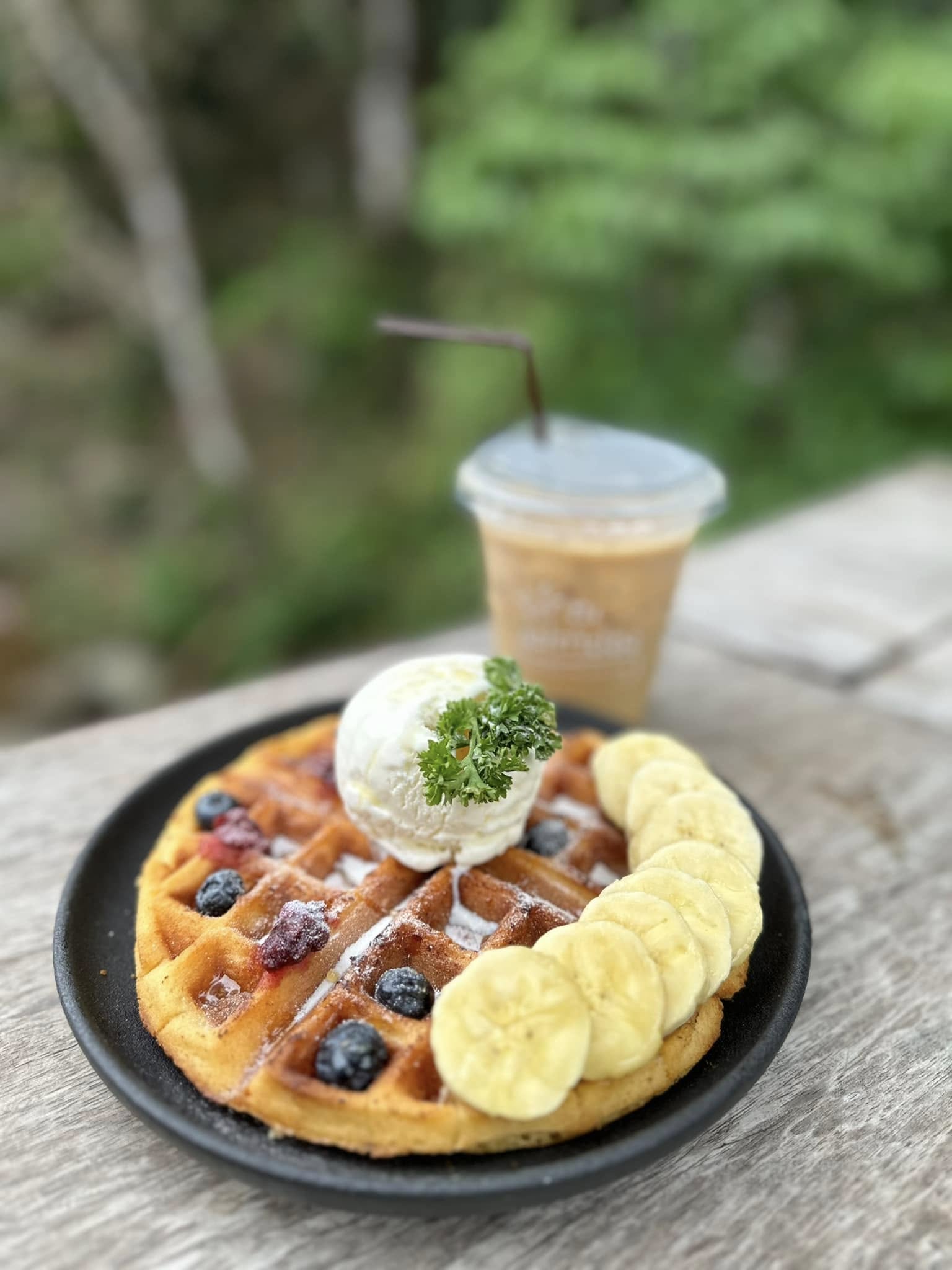 บ้านอิงดาว แม่กำปอง, Ma Du Doi Coffee แม่กำปอง, Teddu Coffee - Baansuphanbhum, ชมนกชมไม้, บ้านพักลุงปุ๊ด &amp; ป้าเป็ง แม่กำปอง, Pirunya Coffee, ร้านกาแฟฮ่อมดอย &amp; อาร์ตแกลเลอรี่ แห่งขุนเขา แม่กำปอง, บ้านหลงเขา แม่กำปอง &amp; ฮักเขา ฟาร์มสเตย์, ระเบียงวิวแม่กำปอง, ณ แม่กำปอง ร้านอาหารแม่กำปอง