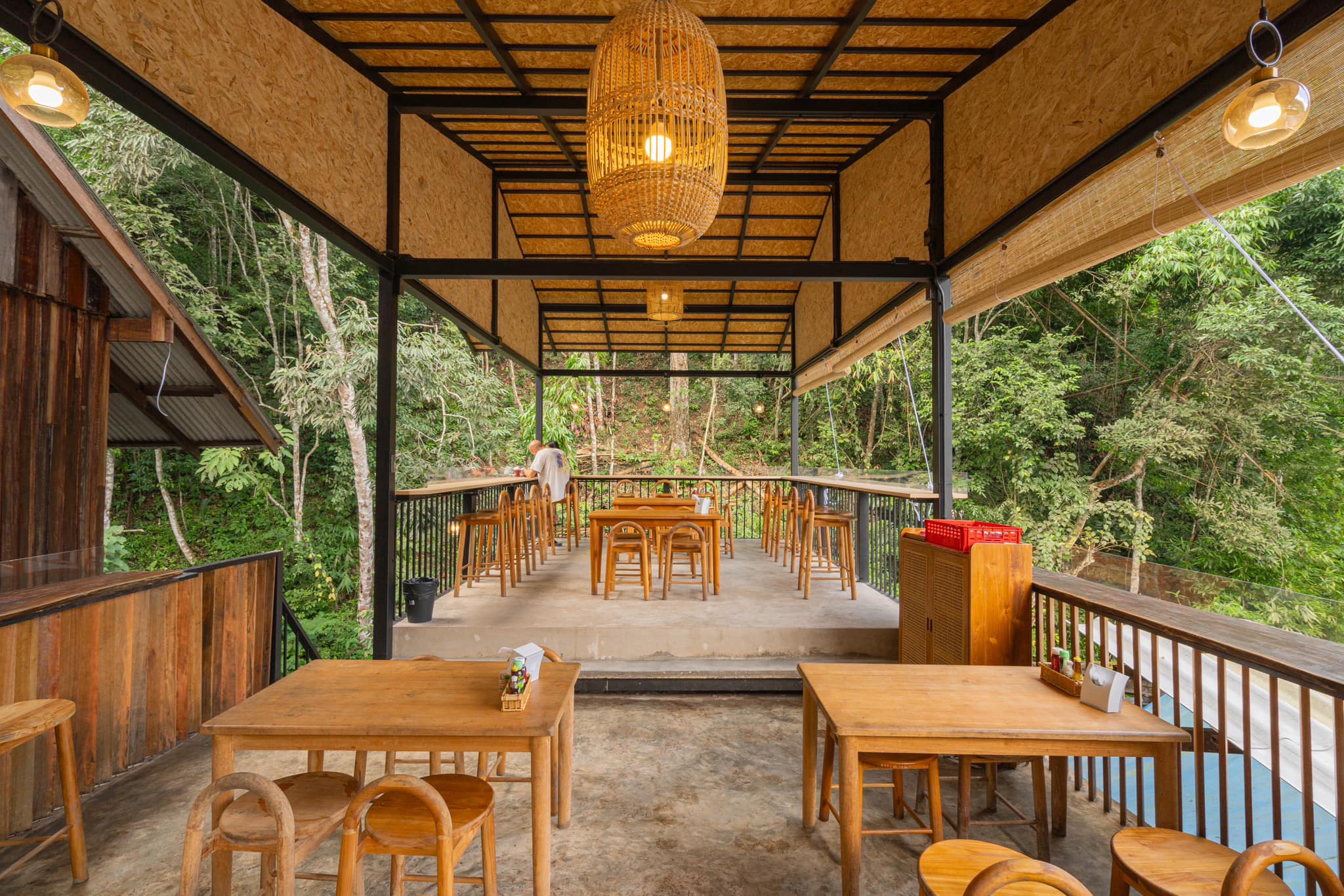 บ้านอิงดาว แม่กำปอง, Ma Du Doi Coffee แม่กำปอง, Teddu Coffee - Baansuphanbhum, ชมนกชมไม้, บ้านพักลุงปุ๊ด &amp; ป้าเป็ง แม่กำปอง, Pirunya Coffee, ร้านกาแฟฮ่อมดอย &amp; อาร์ตแกลเลอรี่ แห่งขุนเขา แม่กำปอง, บ้านหลงเขา แม่กำปอง &amp; ฮักเขา ฟาร์มสเตย์, ระเบียงวิวแม่กำปอง, ณ แม่กำปอง ร้านอาหารแม่กำปอง