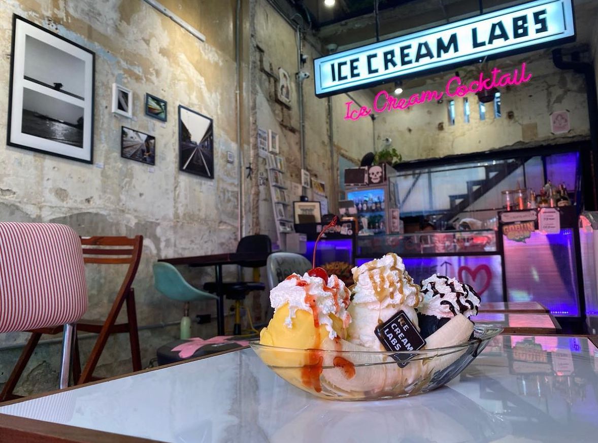 Wallflowers Cafe, Ba hao 八號, 103 - Bed and Brews, Píjiǔ Bar