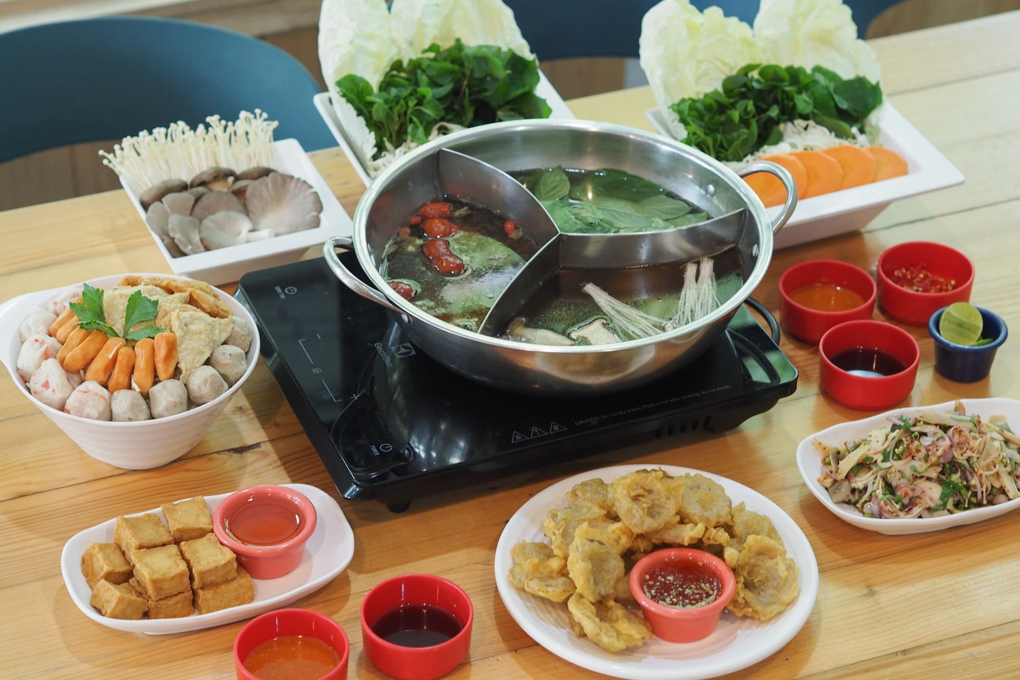 บ้านสวย ในสวน, Siam Brasserie , The Treehouse Nongchok, Natura Cafe, BaanNaiSuan Cafe&amp;Yoga, Patom, Portobello &amp; Désiré, ครัวบ้านสวนสุวรรณ, ร้านอาหารฐิตารีย์ สวนรถไฟ จตุจักร, บ้านสวน อบอวลรัก