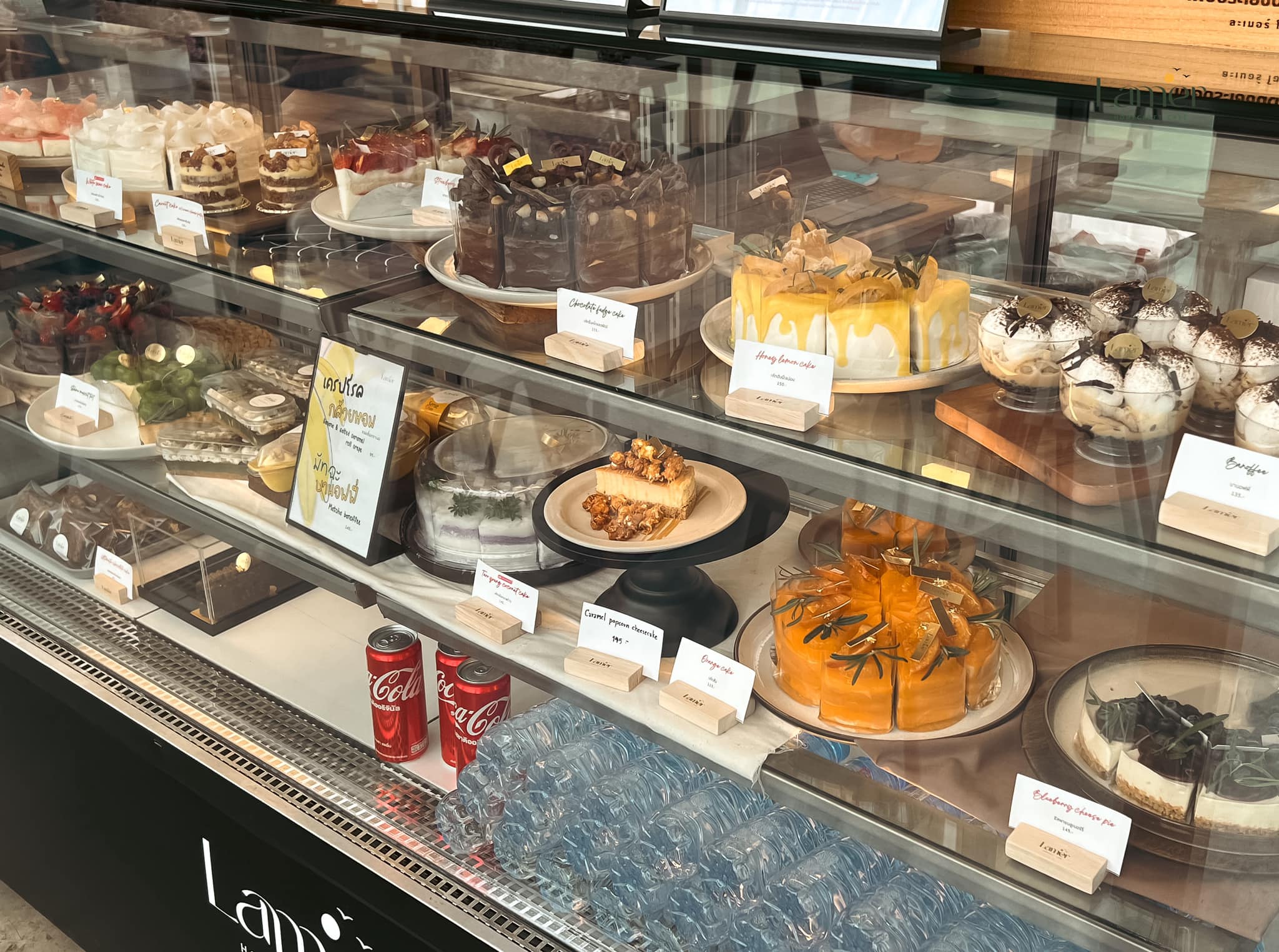 Smitten Cafe and Decor, Thong Ampai Café, THREE Cafe, Continue.cafe, Sunday in 345 cafe, Aprilhouse, The Aileen Cafe', Oliva Cafe, The Kottage Cafe, Plant Cafe, ปิ่นโตนามีตาล, Baan Kanom De'Pathum, Pumpkin Art Town, Mushroom Hut Cafe, KAD Cafe - กาด คาเฟ่, ADAM cafe