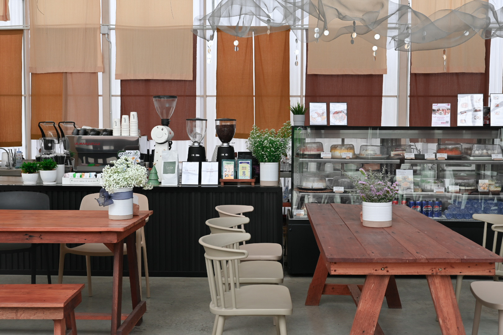 Smitten Cafe and Decor, Thong Ampai Café, THREE Cafe, Continue.cafe, Sunday in 345 cafe, Aprilhouse, The Aileen Cafe', Oliva Cafe, The Kottage Cafe, Plant Cafe, ปิ่นโตนามีตาล, Baan Kanom De'Pathum, Pumpkin Art Town, Mushroom Hut Cafe, KAD Cafe - กาด คาเฟ่, ADAM cafe