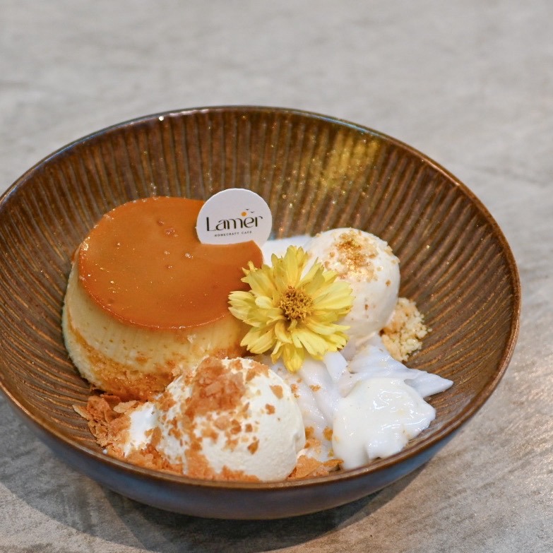 Smitten Cafe and Decor, Thong Ampai Café, THREE Cafe, Continue.cafe, Sunday in 345 cafe, Aprilhouse, The Aileen Cafe', Oliva Cafe, The Kottage Cafe, Plant Cafe, ปิ่นโตนามีตาล, Baan Kanom De'Pathum, Pumpkin Art Town, Mushroom Hut Cafe, KAD Cafe - กาด คาเฟ่, ADAM cafe