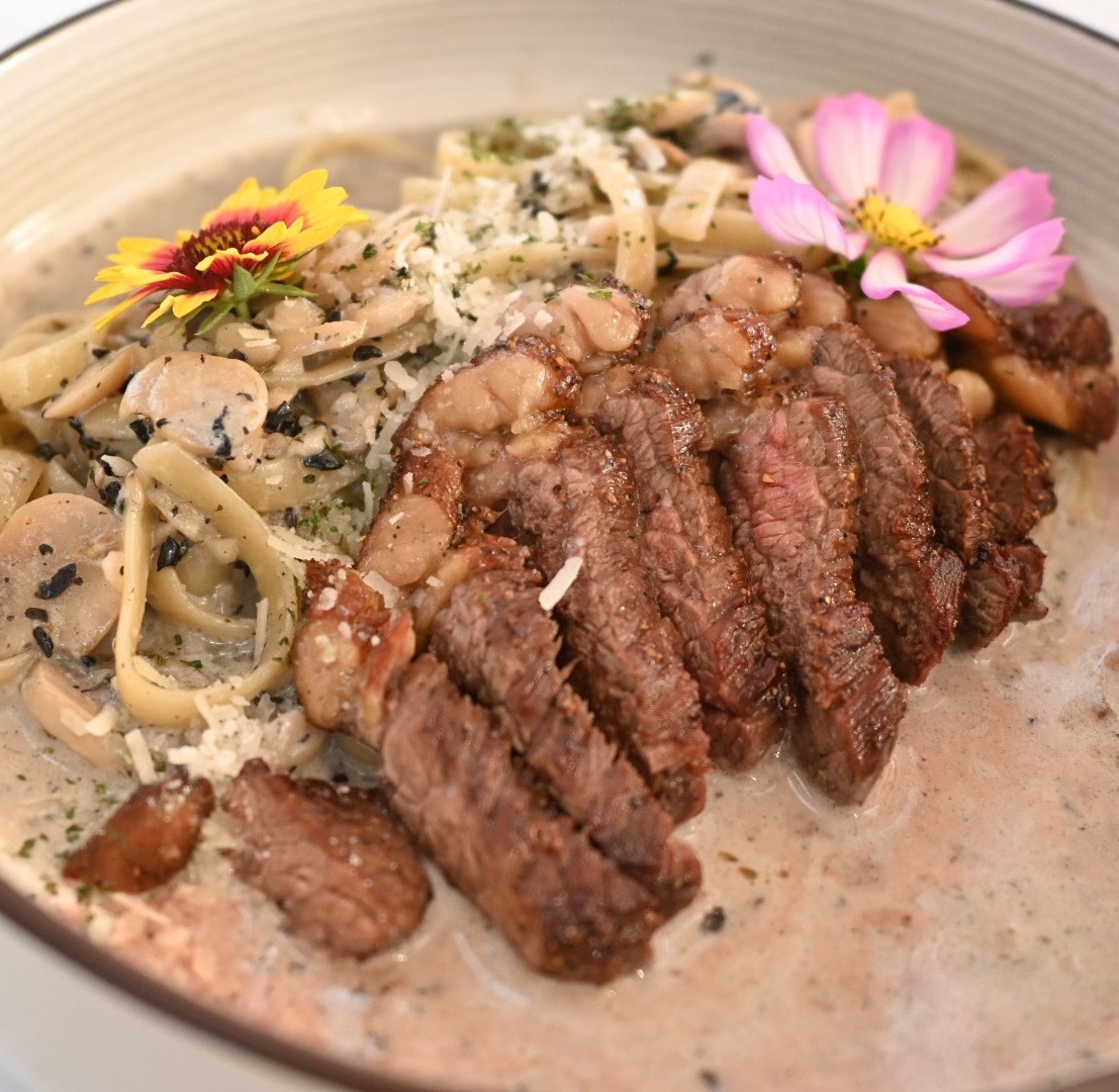 Smitten Cafe and Decor, Thong Ampai Café, THREE Cafe, Continue.cafe, Sunday in 345 cafe, Aprilhouse, The Aileen Cafe', Oliva Cafe, The Kottage Cafe, Plant Cafe, ปิ่นโตนามีตาล, Baan Kanom De'Pathum, Pumpkin Art Town, Mushroom Hut Cafe, KAD Cafe - กาด คาเฟ่, ADAM cafe