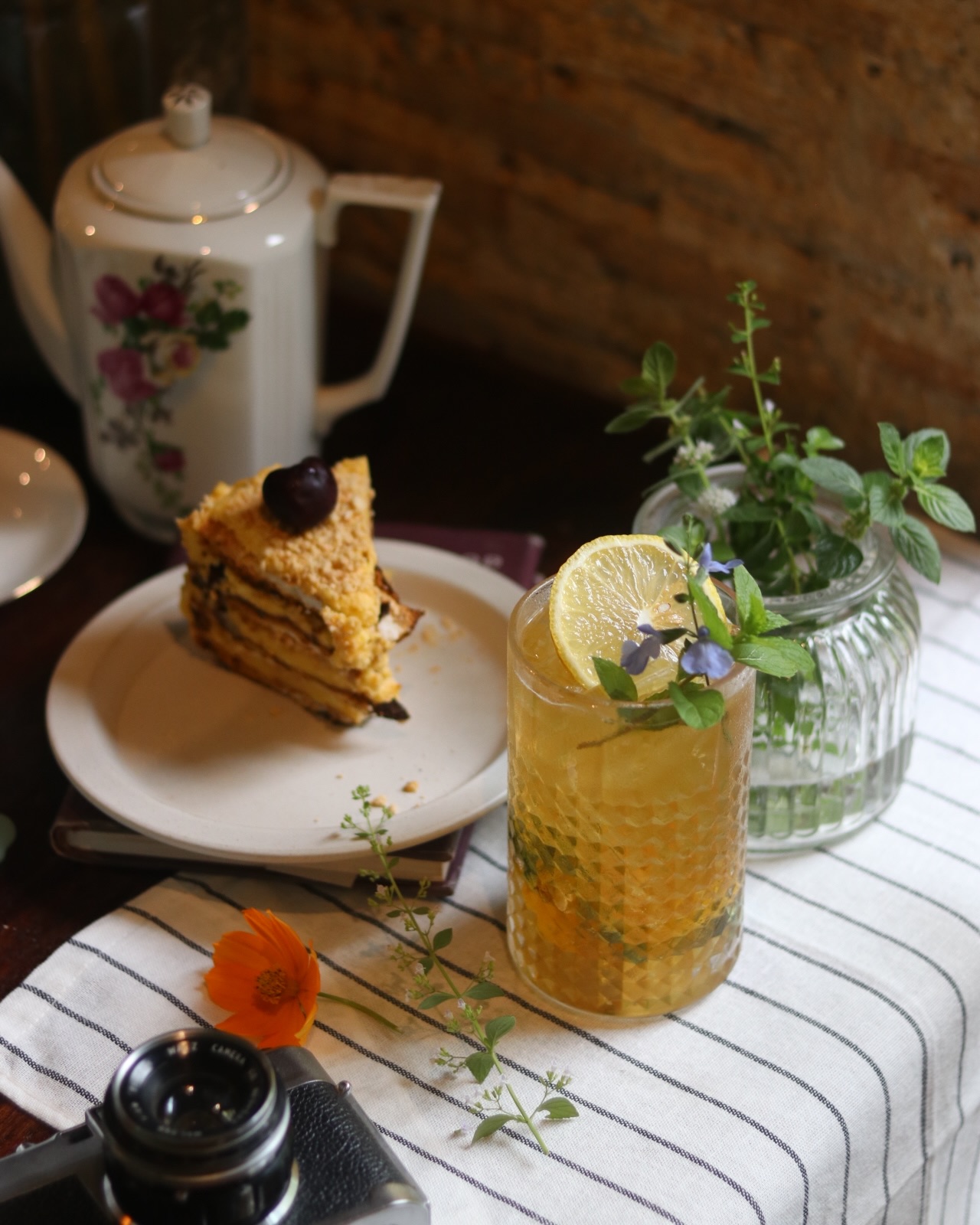 White House Forest, เกษม : KASEM Coffee, Rosie.nak, Luk Labb Coffee, Grande KAFE, KFD in Town, สวรรค์บ้านนา คาเฟ่ Food &amp; Drink, กอหญ้า คาเฟ่, ณ บุ่ง Coffee, polar polar CAFE', Yellow Pumpkin, ร้าน Yellow Pumpkin เปิดบริการตามปกติ 11.00-17.00 น. (ปิดวันพฤหัสบดี), I'm home cafe, ประจำอำเภอ, glinfon, 382 Space Café, La-Moon cafe'