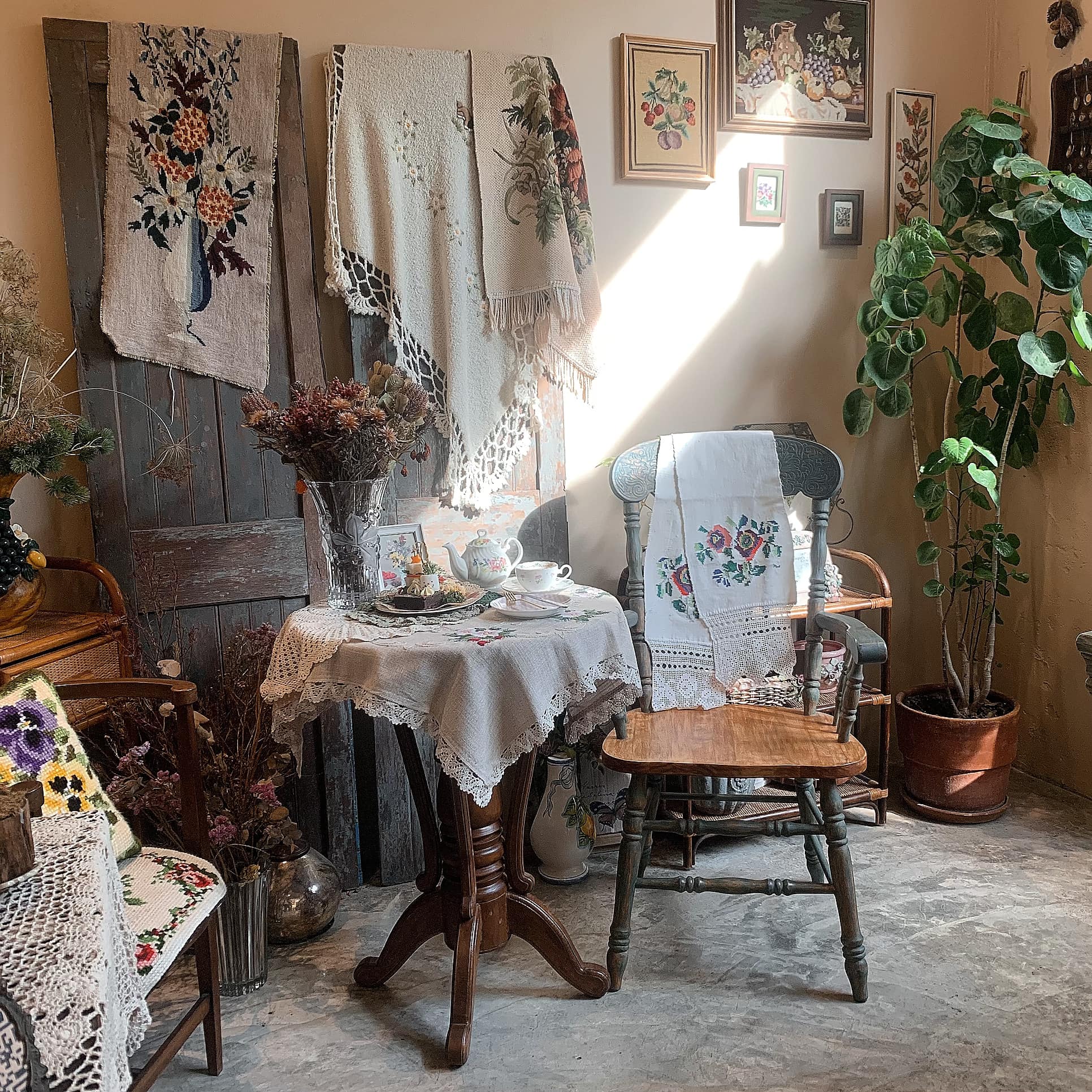 Chuen.floralhomecafe, Ralph.cafe, Howdy Cafe&amp;Bistro, qoofe.cafe, Santipanich cafe, Godmother Coffee Brew., ปัจจัยสี่คาเฟ่, WHITE JAI