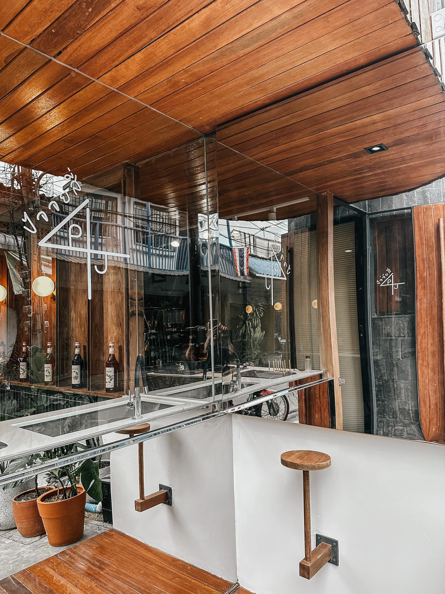 Chuen.floralhomecafe, Ralph.cafe, Howdy Cafe&amp;Bistro, qoofe.cafe, Santipanich cafe, Godmother Coffee Brew., ปัจจัยสี่คาเฟ่, WHITE JAI