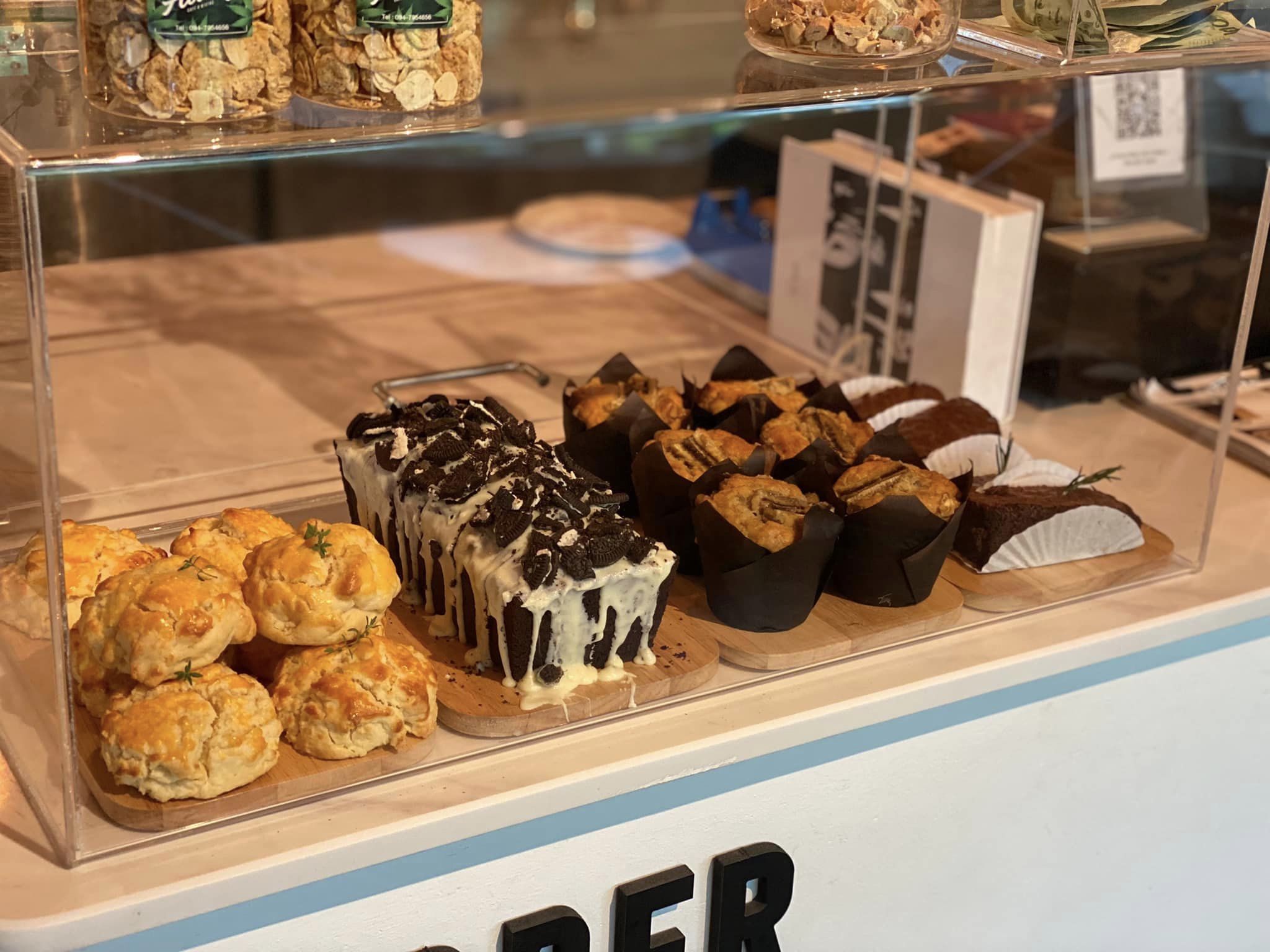 Chuen.floralhomecafe, Ralph.cafe, Howdy Cafe&amp;Bistro, qoofe.cafe, Santipanich cafe, Godmother Coffee Brew., ปัจจัยสี่คาเฟ่, WHITE JAI