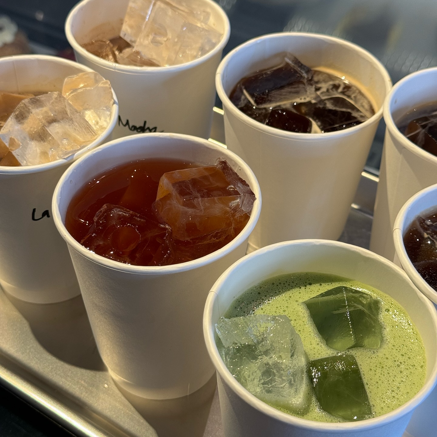 อร่อยเด็ด, ร้านข้าวต้มนายอ๋า, ร้านฟ้ามุ่ย, ร้านสุธาทิพย์, Blue Tree coffeebar, ร้านชั่งเส็ง ก๋วยเตี๋ยวลูกชิ้นปลา (เจ้เกียว), Pat Cafe Boraan แพท คาเฟ่ โบราณ, อ้วนโภชนา อาหารไทย อีสาน , ครัวป้าแดงบางลำพู, Cafe' Velodome