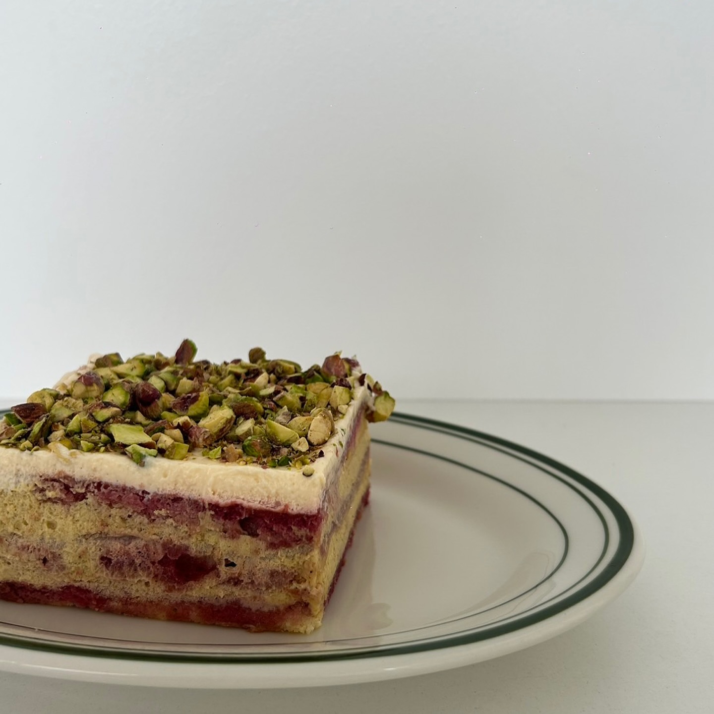 อร่อยเด็ด, ร้านข้าวต้มนายอ๋า, ร้านฟ้ามุ่ย, ร้านสุธาทิพย์, Blue Tree coffeebar, ร้านชั่งเส็ง ก๋วยเตี๋ยวลูกชิ้นปลา (เจ้เกียว), Pat Cafe Boraan แพท คาเฟ่ โบราณ, อ้วนโภชนา อาหารไทย อีสาน , ครัวป้าแดงบางลำพู, Cafe' Velodome