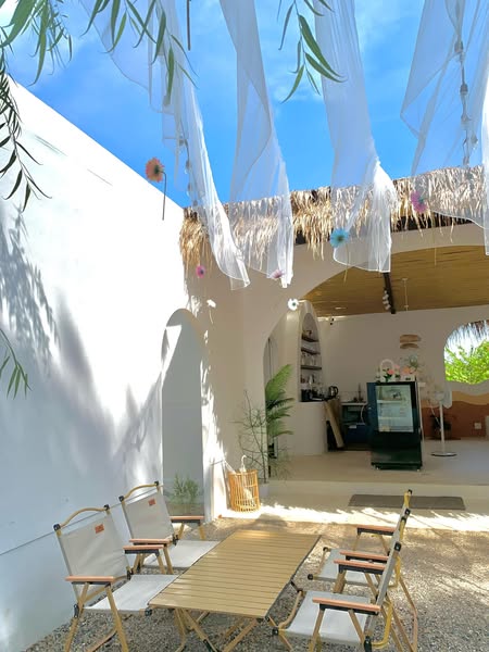 Delicacy Khaolak, BUN Pastry&amp; Beverages, Kopi Journey, Garang Khaolak, Merry Morning Cafe, อุทยานแห่งชาติเขาหลัก-ลำรู่ คาเฟ่, Lamsam Cafe &amp; Bistro, บ้านฉันท์ cafe &amp; restaurant, Dee Café &amp; Eatery, Takeshi's Espresso Bar