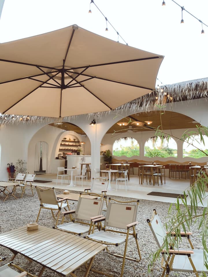 Delicacy Khaolak, BUN Pastry&amp; Beverages, Kopi Journey, Garang Khaolak, Merry Morning Cafe, อุทยานแห่งชาติเขาหลัก-ลำรู่ คาเฟ่, Lamsam Cafe &amp; Bistro, บ้านฉันท์ cafe &amp; restaurant, Dee Café &amp; Eatery, Takeshi's Espresso Bar