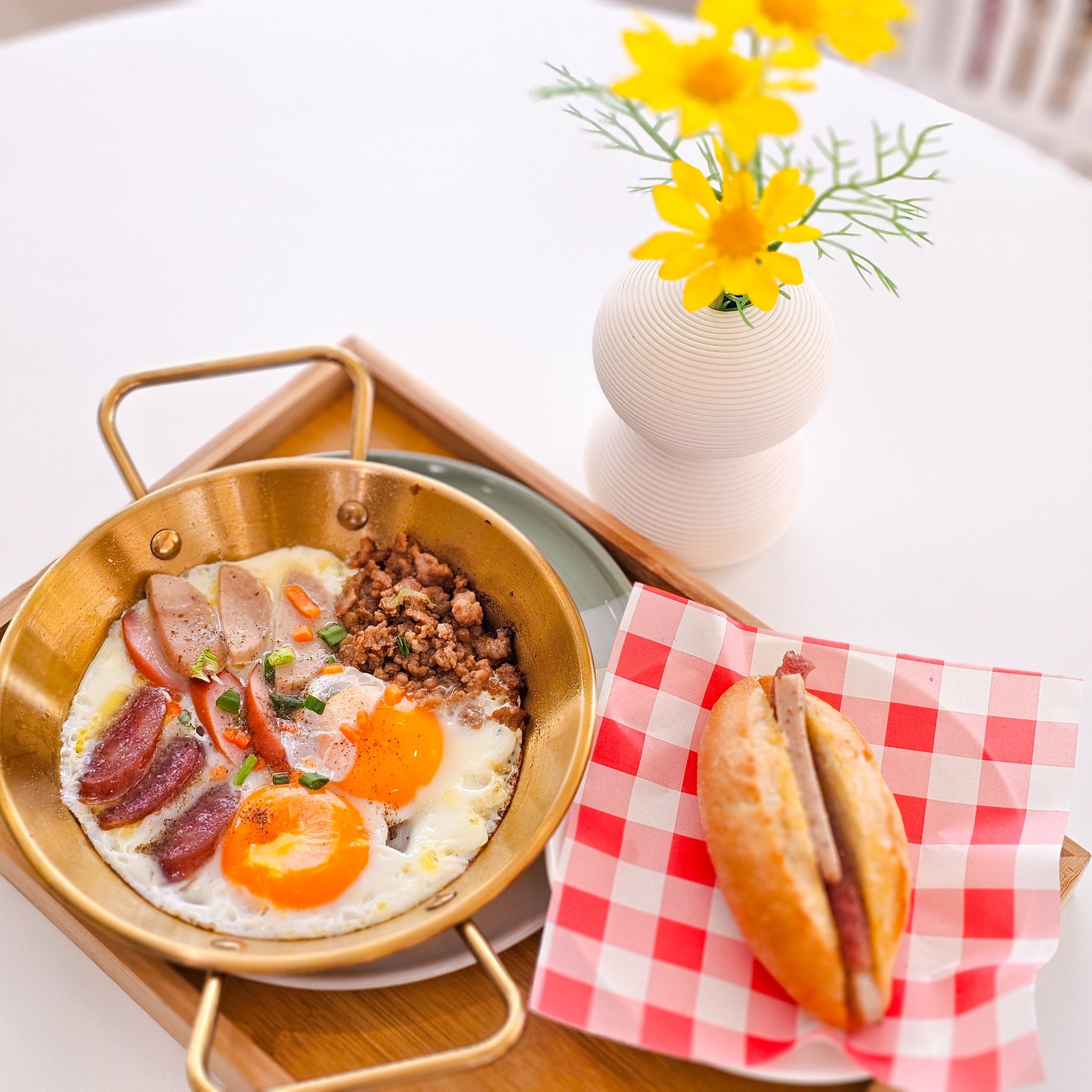 Delicacy Khaolak, BUN Pastry&amp; Beverages, Kopi Journey, Garang Khaolak, Merry Morning Cafe, อุทยานแห่งชาติเขาหลัก-ลำรู่ คาเฟ่, Lamsam Cafe &amp; Bistro, บ้านฉันท์ cafe &amp; restaurant, Dee Café &amp; Eatery, Takeshi's Espresso Bar