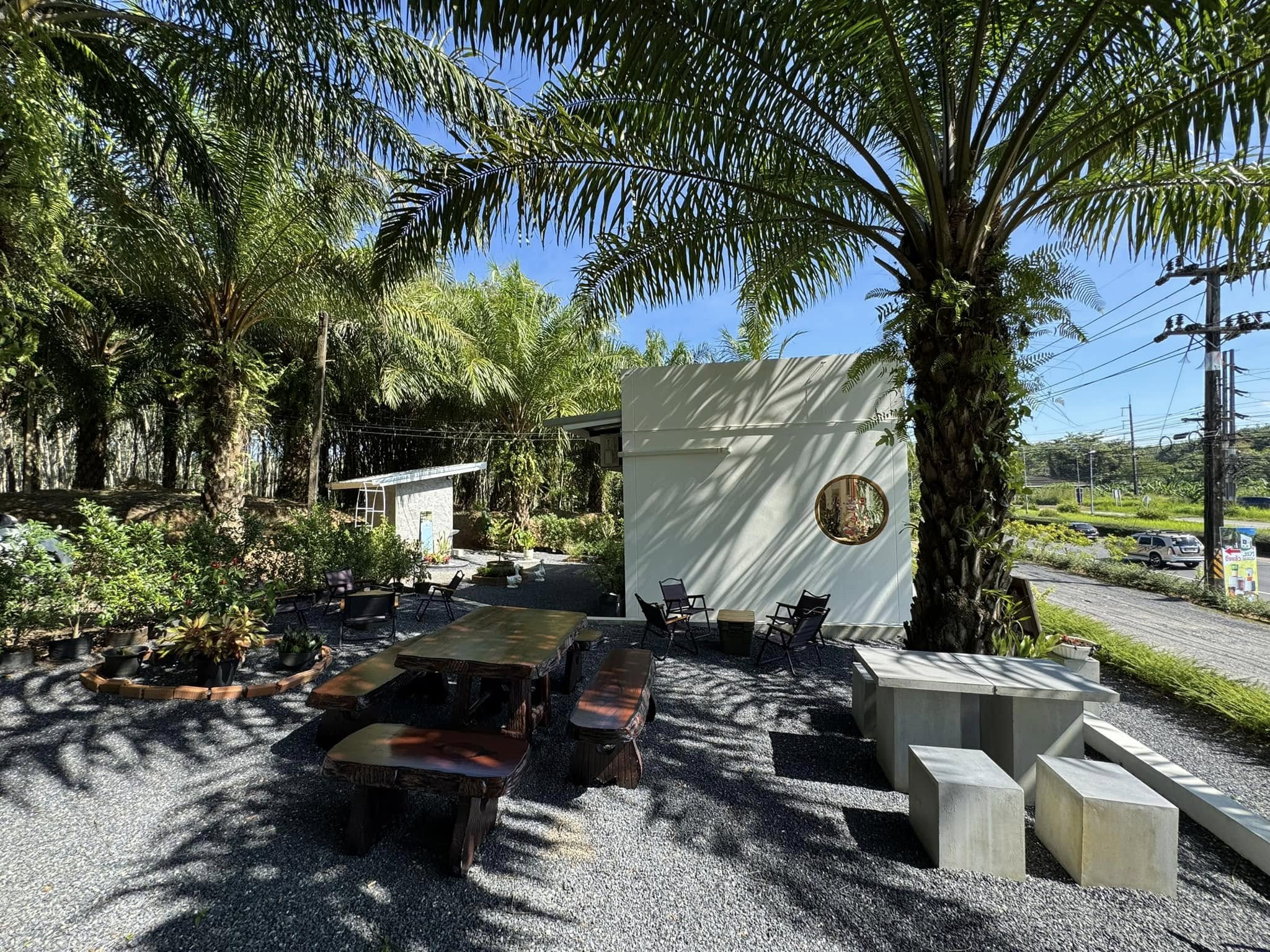 Delicacy Khaolak, BUN Pastry&amp; Beverages, Kopi Journey, Garang Khaolak, Merry Morning Cafe, อุทยานแห่งชาติเขาหลัก-ลำรู่ คาเฟ่, Lamsam Cafe &amp; Bistro, บ้านฉันท์ cafe &amp; restaurant, Dee Café &amp; Eatery, Takeshi's Espresso Bar