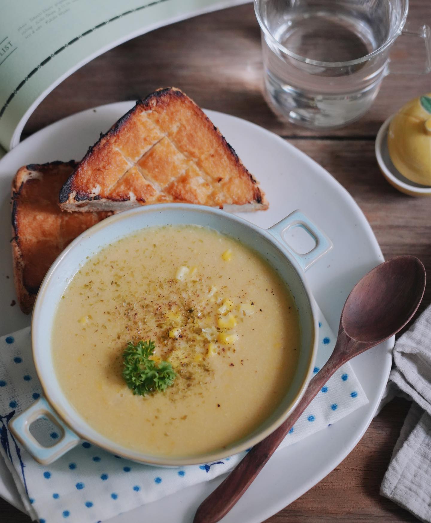 Little Sunshine Cafe, Woo Tender Bangkok, L'Escargot Bistro, Hyde &amp; Seek, Lyon French Cuisine, Sushi Niwa Bangkok, Witch's Oyster Tavern, YOKA YOKA, Neil's Bake Shoppe, Kinlenn Eatery &amp; Play, บ้านกลมกิ๊ก