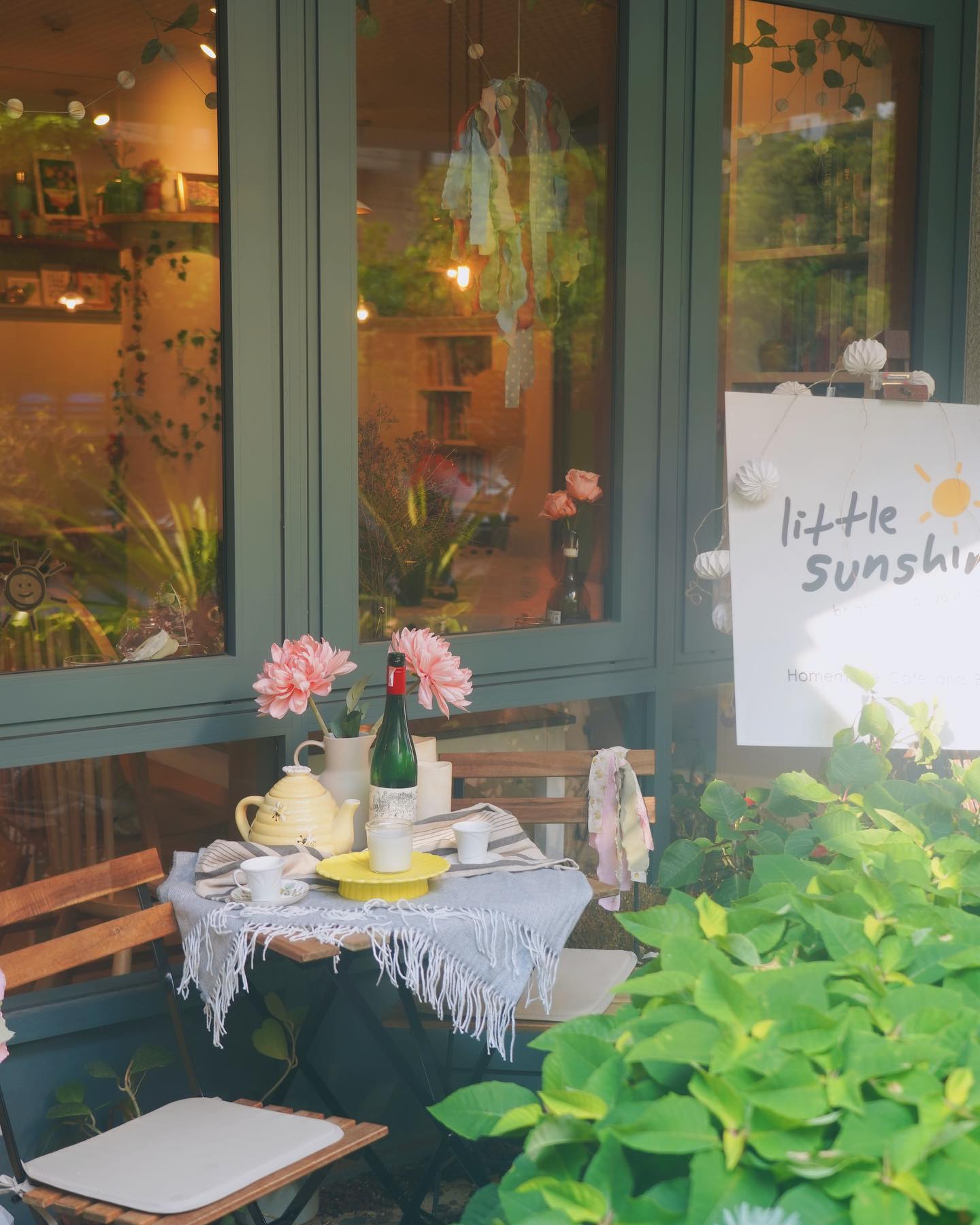 Little Sunshine Cafe, Woo Tender Bangkok, L'Escargot Bistro, Hyde &amp; Seek, Lyon French Cuisine, Sushi Niwa Bangkok, Witch's Oyster Tavern, YOKA YOKA, Neil's Bake Shoppe, Kinlenn Eatery &amp; Play, บ้านกลมกิ๊ก