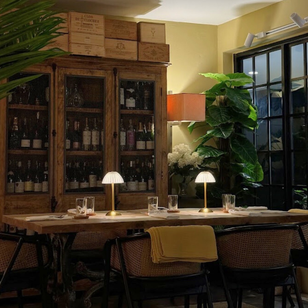 Little Sunshine Cafe, Woo Tender Bangkok, L'Escargot Bistro, Hyde &amp; Seek, Lyon French Cuisine, Sushi Niwa Bangkok, Witch's Oyster Tavern, YOKA YOKA, Neil's Bake Shoppe, Kinlenn Eatery &amp; Play, บ้านกลมกิ๊ก